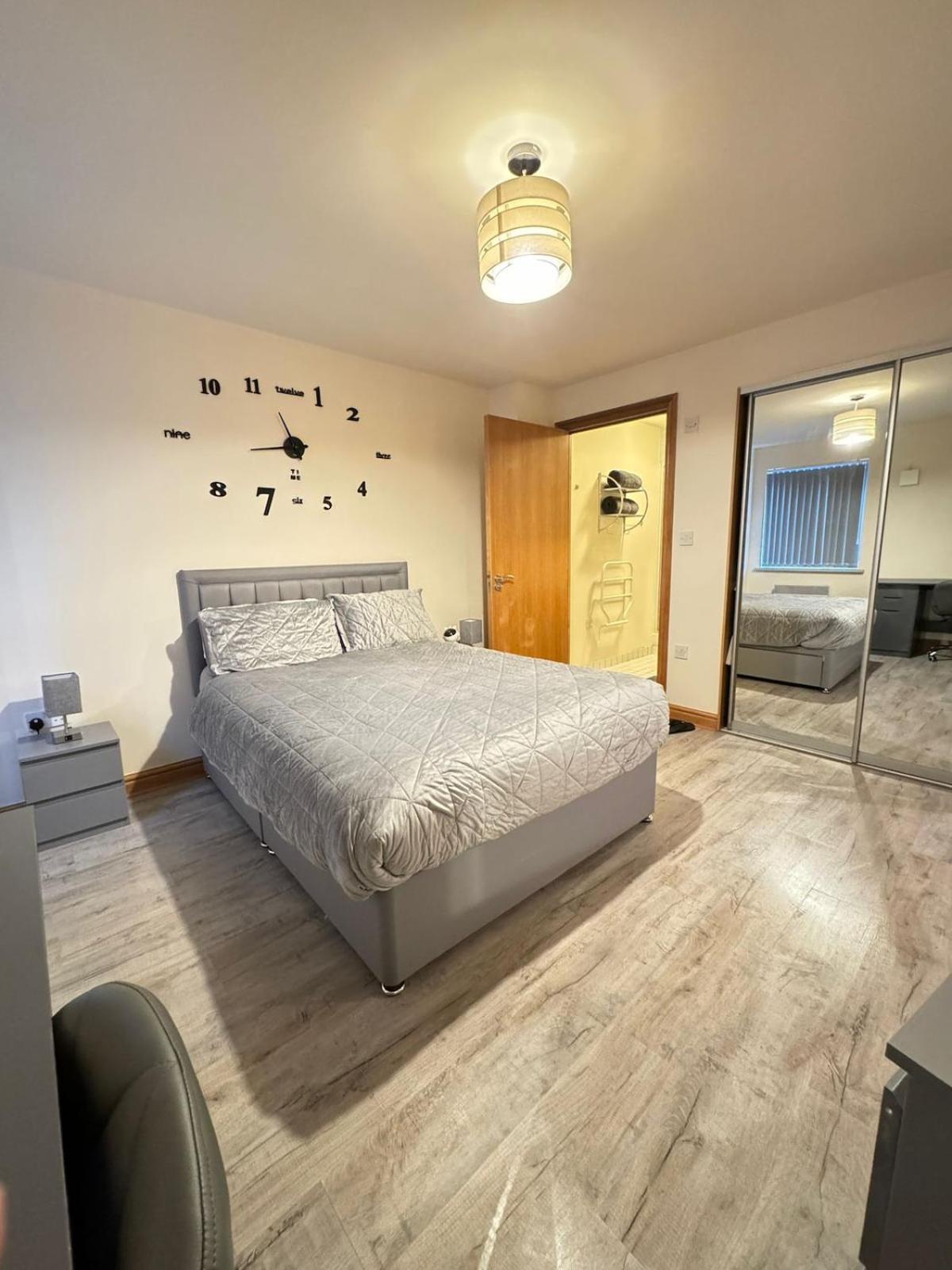 Spacious 2-bed Flat Next To Piccadilly Station, Mcr *