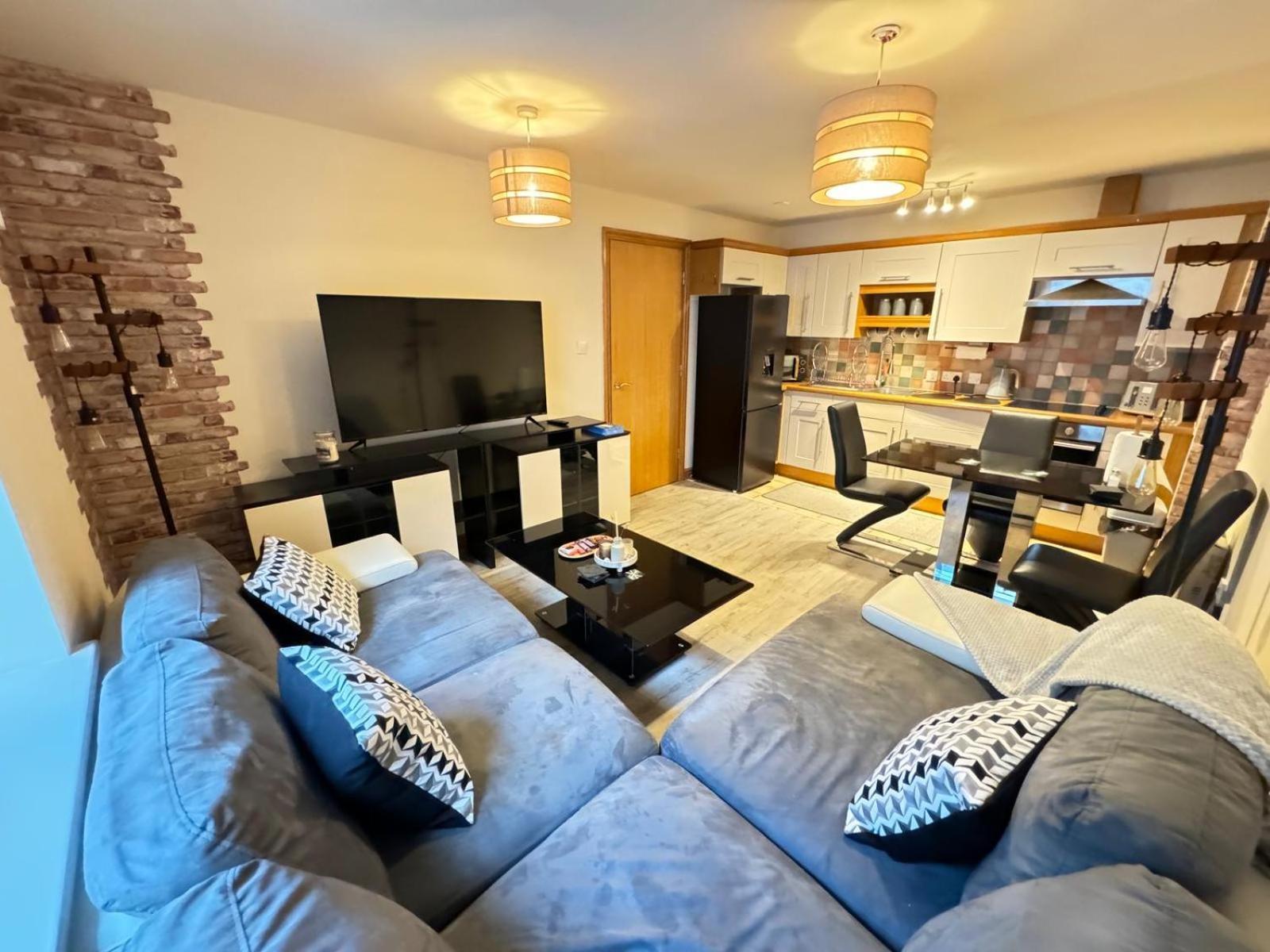 Spacious 2-bed Flat Next To Piccadilly Station, Mcr * Manchester