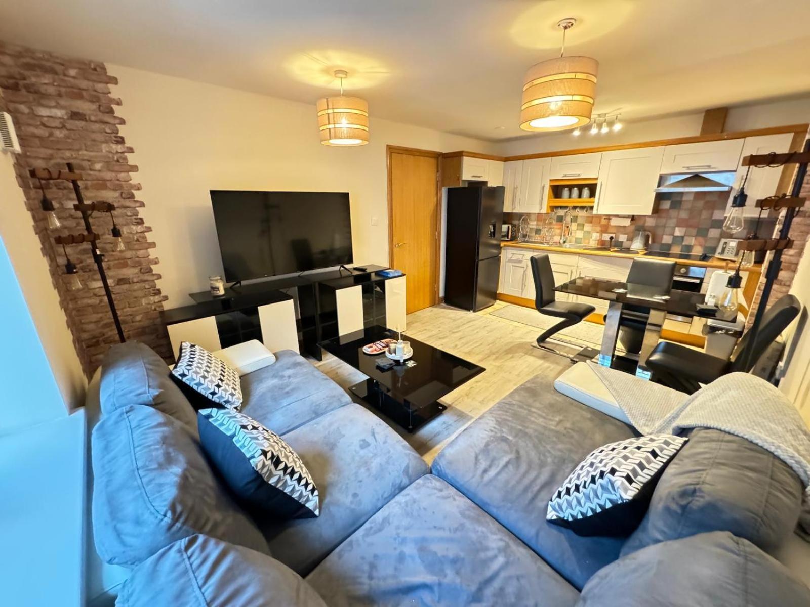 Apartment Spacious 2-bed Flat Next To Piccadilly Station, Mcr
