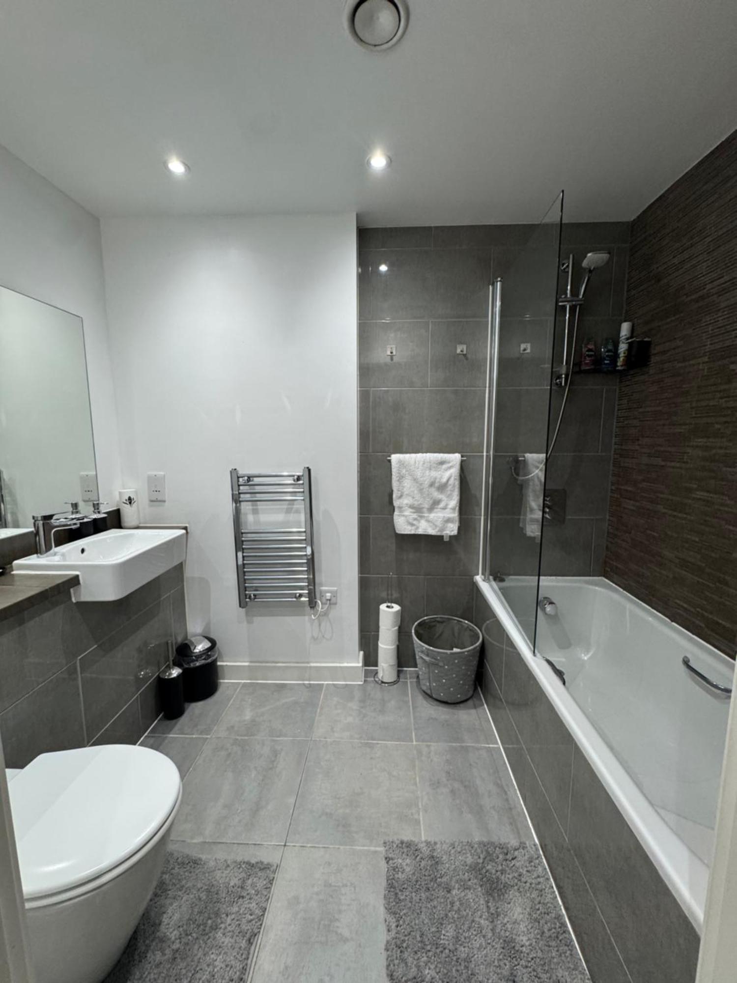 Apartment Luxury 1 Bedroom Apartment, Center With Balcony Manchester