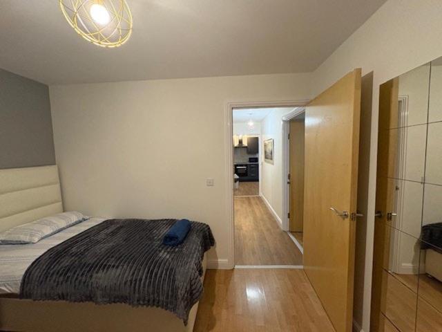 Cosy, 2 Bed Flat Parking * Manchester