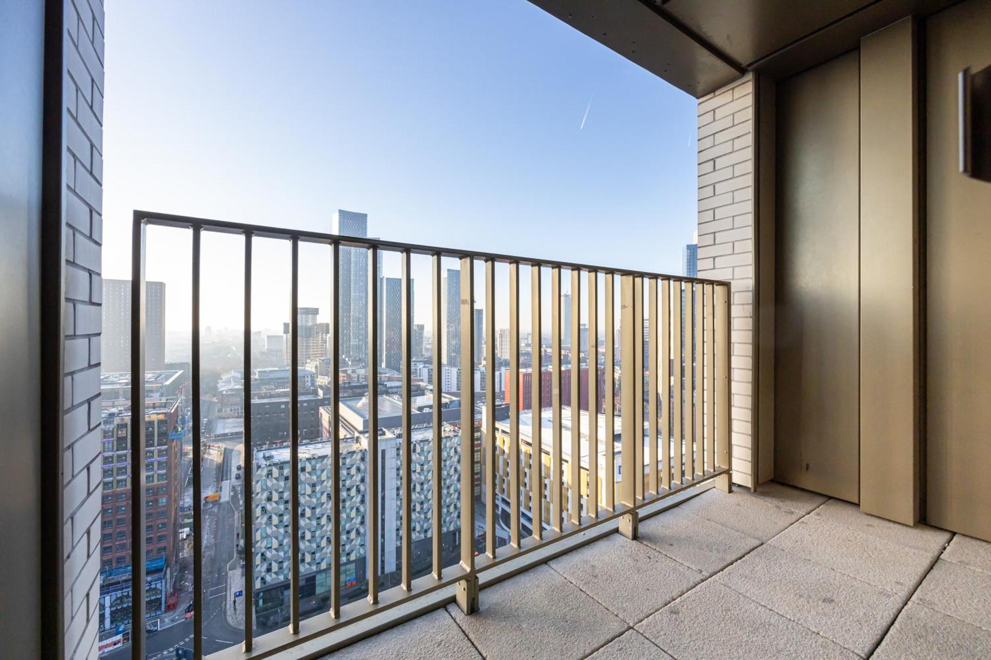 2 Bed Flat In Centre Near Oxford Road O2 Ritz * Manchester