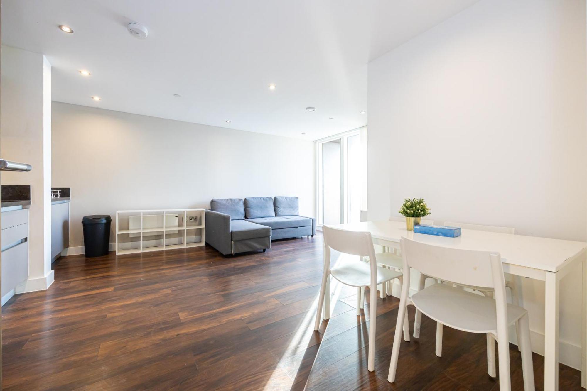 2 Bed Flat In Centre Near Oxford Road O2 Ritz Apartment *