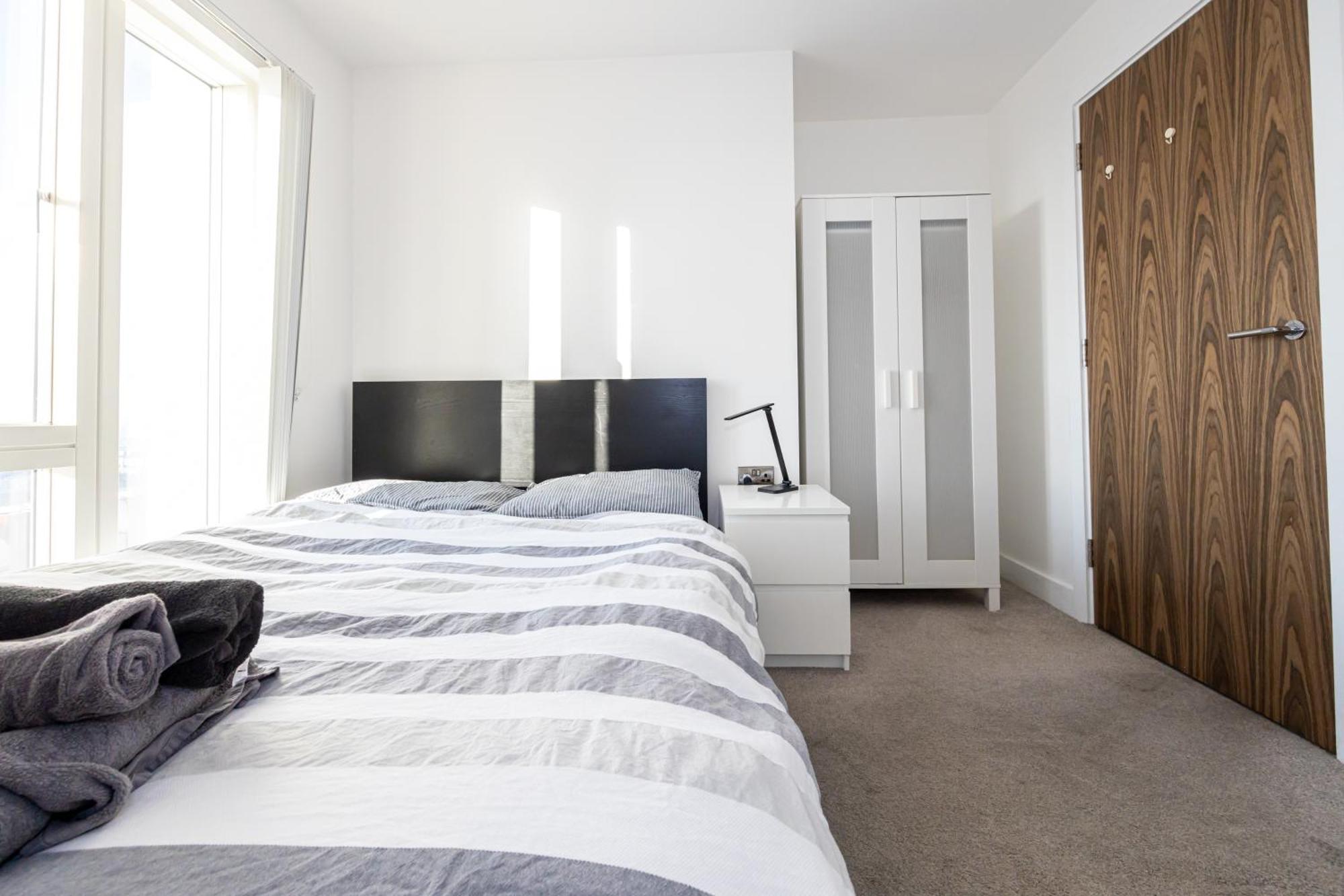 2 Bed Flat In Centre Near Oxford Road O2 Ritz Apartment *