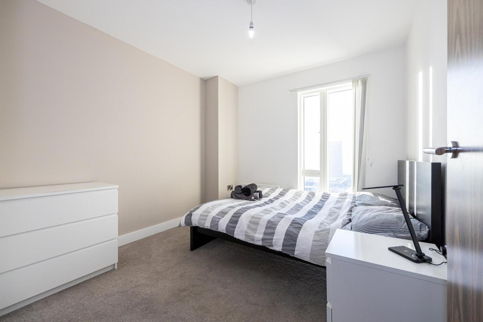 2 Bed Flat In Centre Near Oxford Road O2 Ritz Apartment