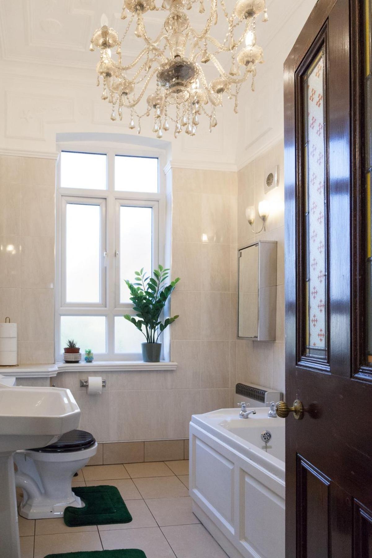 Apartment The Emerald In A 6 Bedroom Shared Victorian House