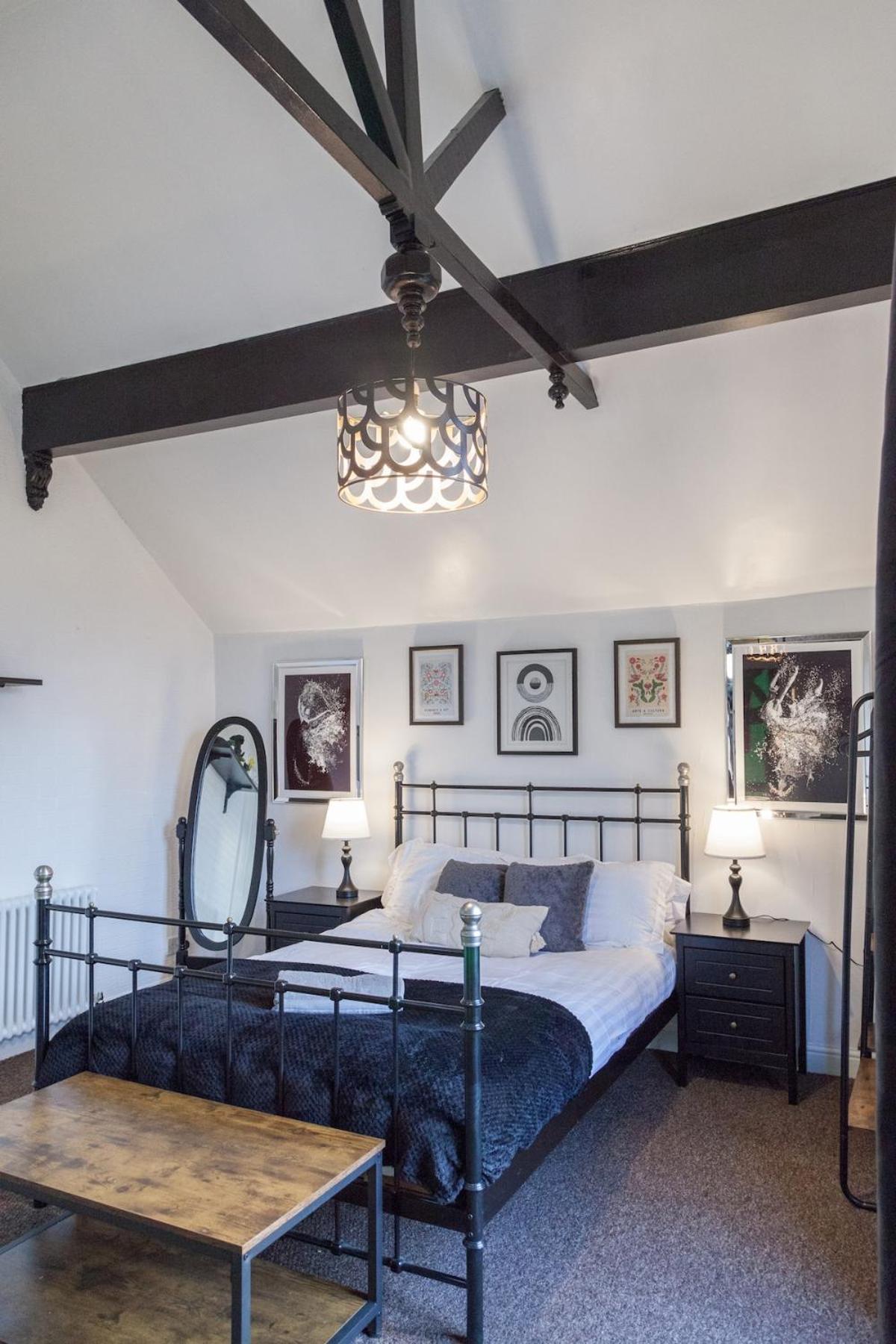 Apartment The Emerald In A 6 Bedroom Shared Victorian House
