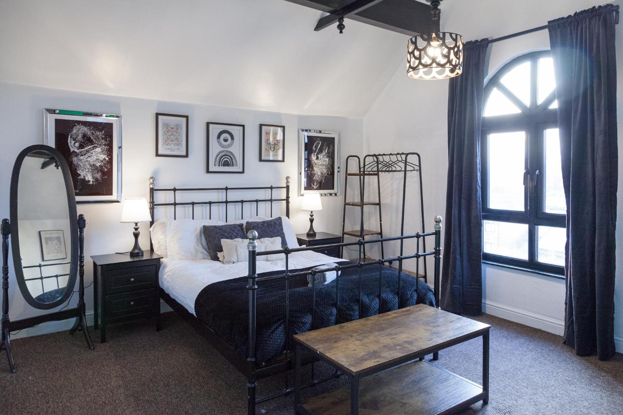 The Emerald In A 6 Bedroom Shared Victorian House * Manchester