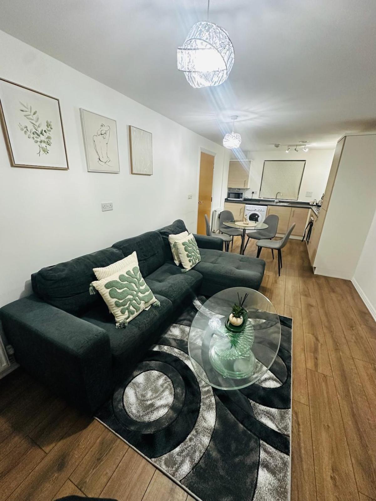 Modern & Private 2br Manchester