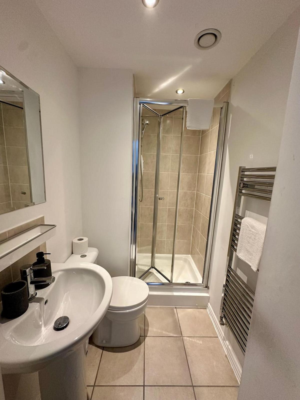 Modern & Private 2br Apartment *