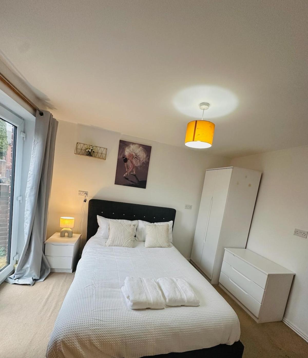 Modern & Private 2br *