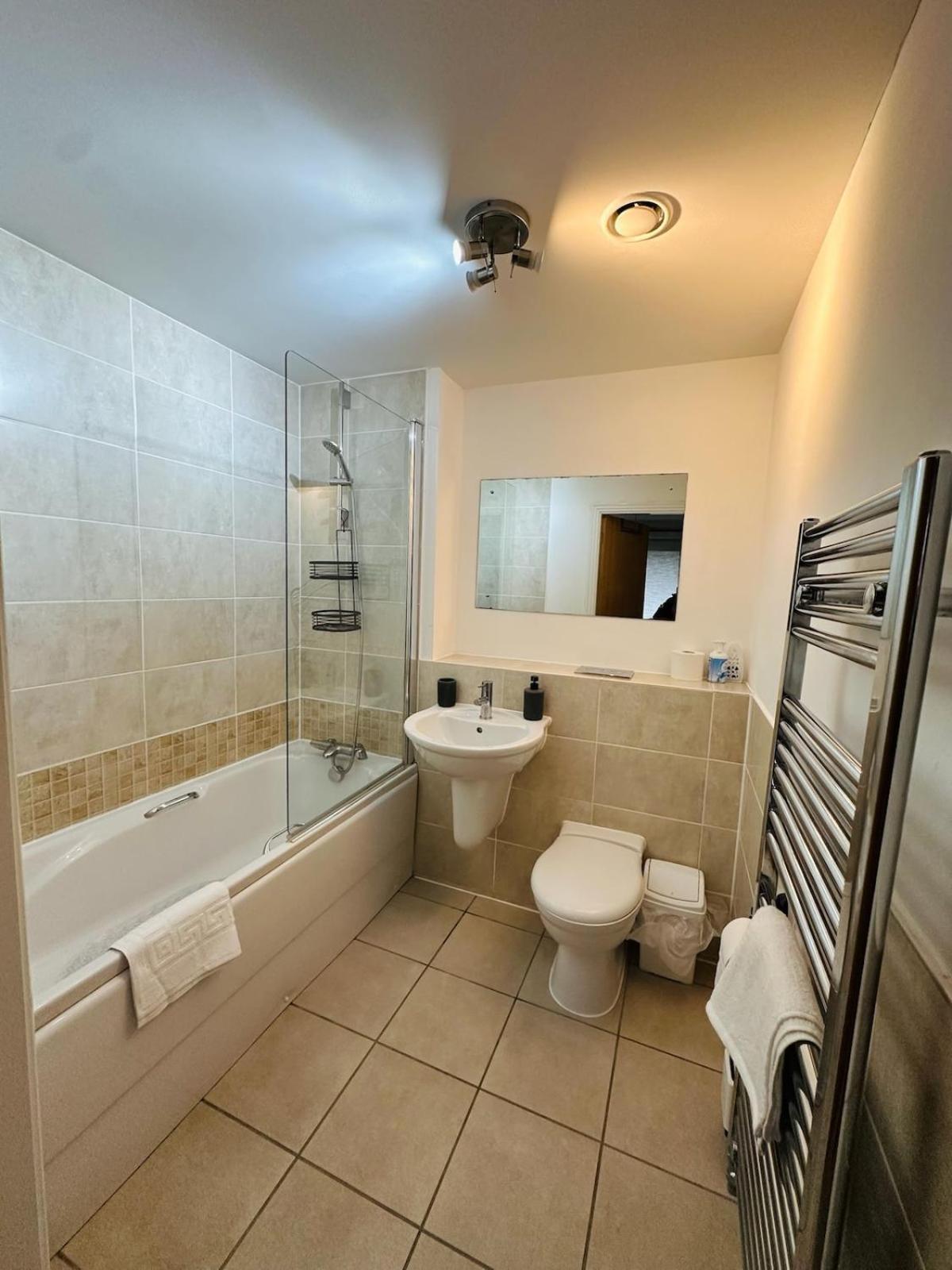Modern & Private 2br * Manchester
