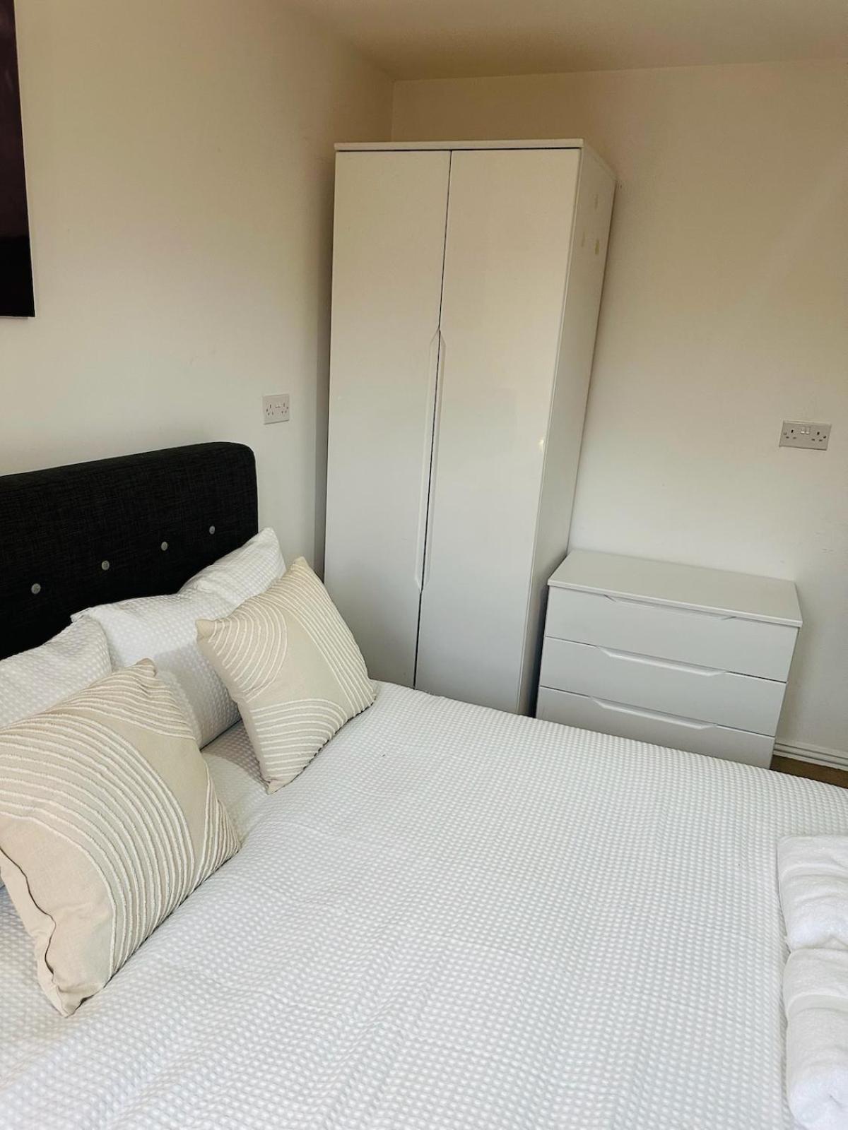 Modern & Private 2br