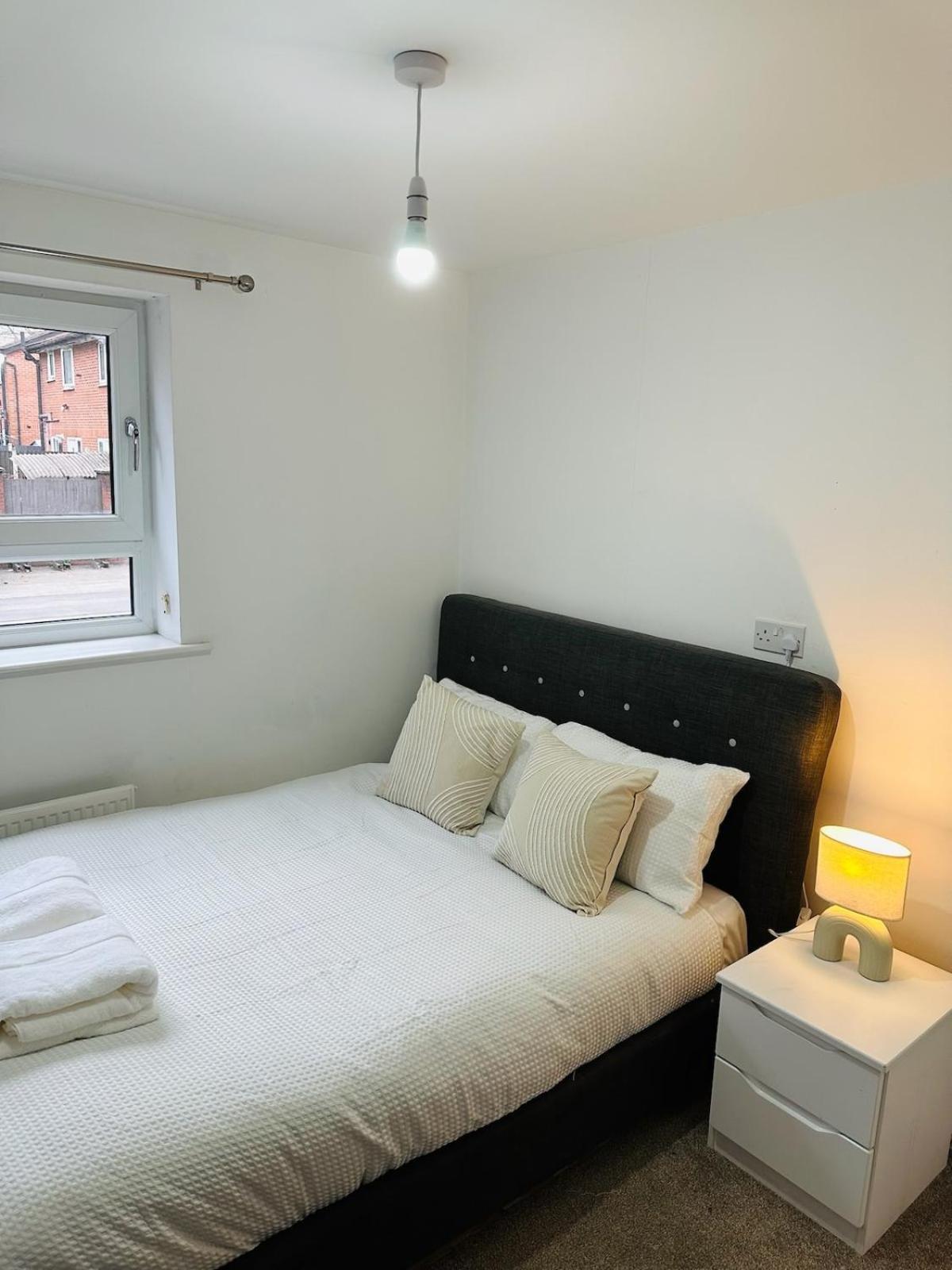 Modern & Private 2br * Manchester