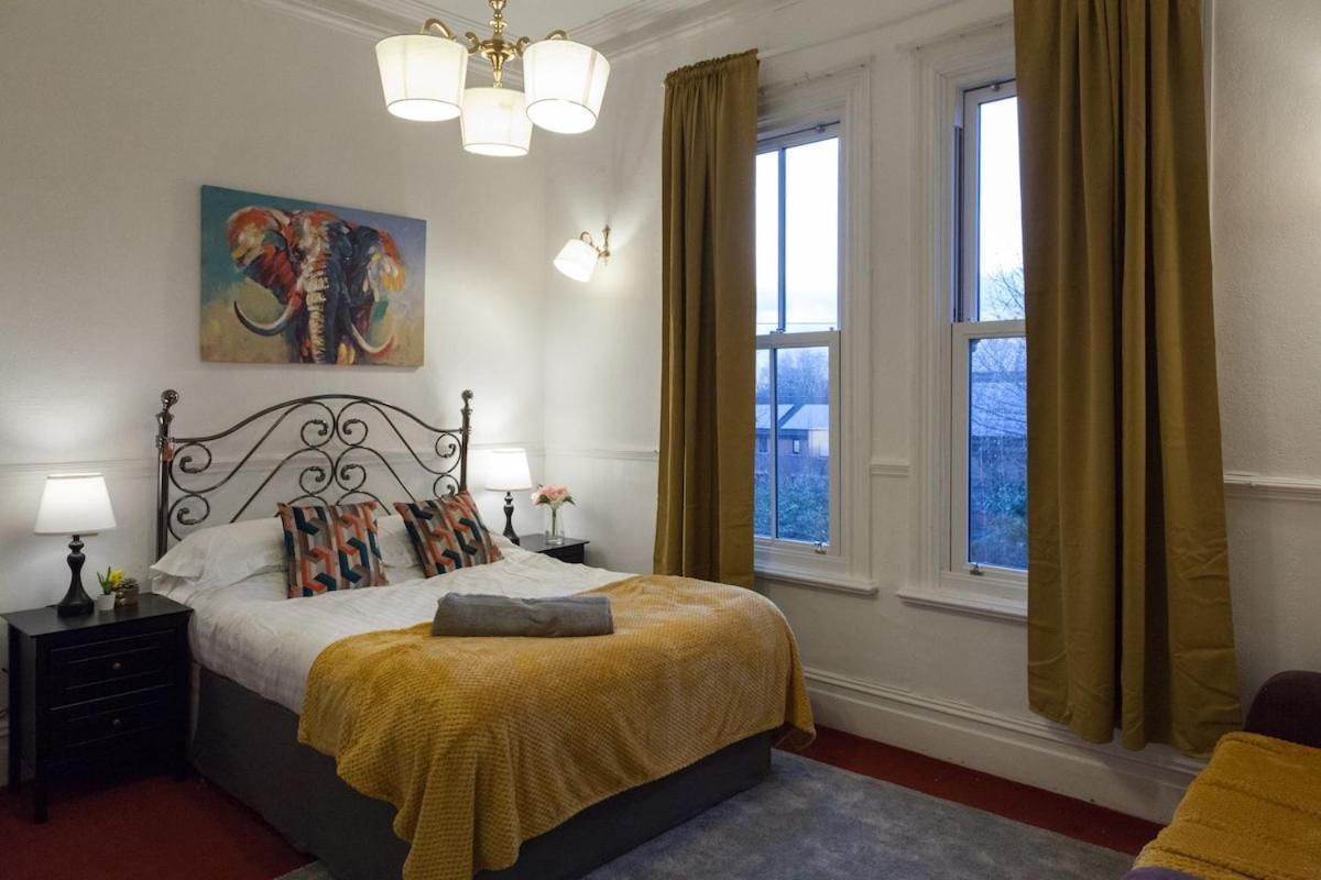 The Orange In A 6 Bedroom Victorian Shared House Apartment Manchester