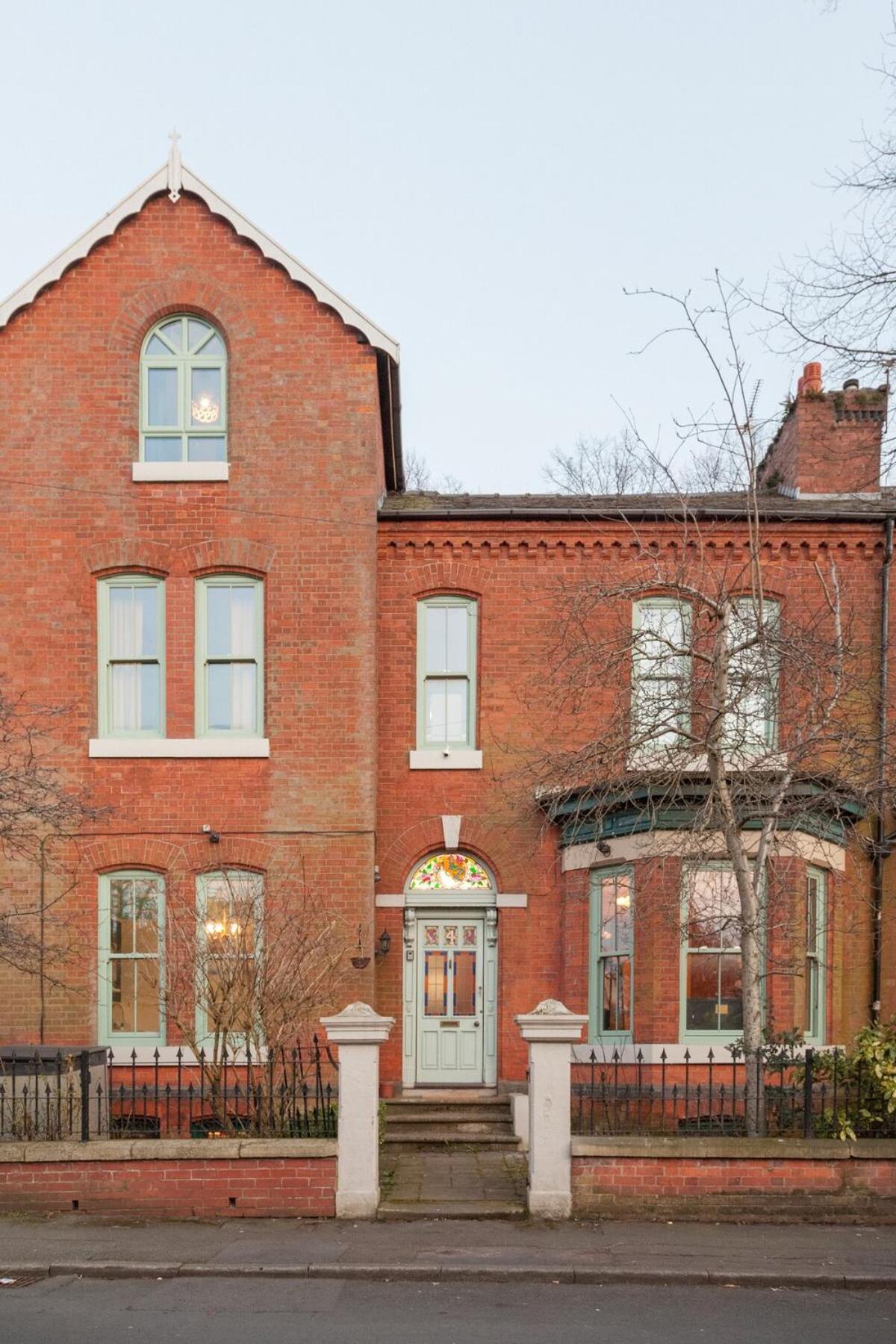 The Orange In A 6 Bedroom Victorian Shared House
