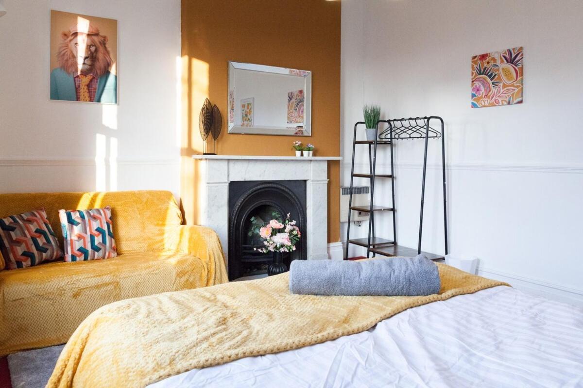 The Orange In A 6 Bedroom Victorian Shared House Apartment Manchester