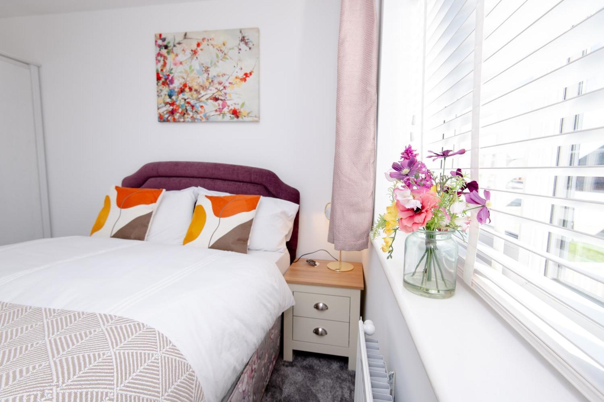 Cityside Deluxe - 3 Bedroom House Great For Family With Free Parking & Garden