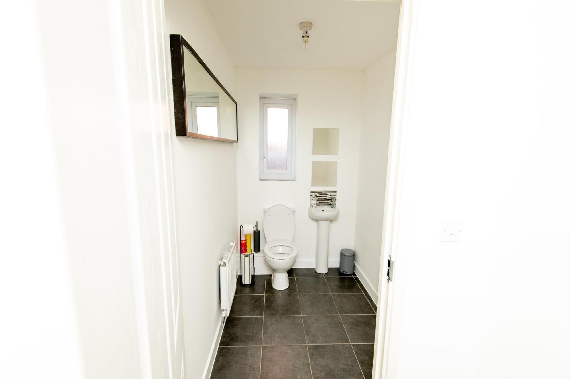 Cityside Deluxe - 3 Bedroom House Great For Family With Free Parking & Garden