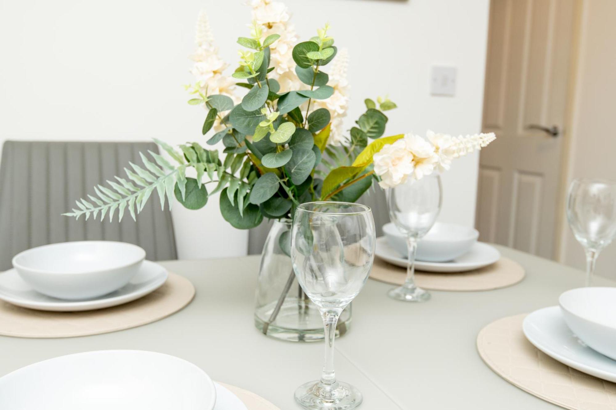 Cityside Deluxe - 3 Bedroom House Great For Family With Free Parking & Garden *