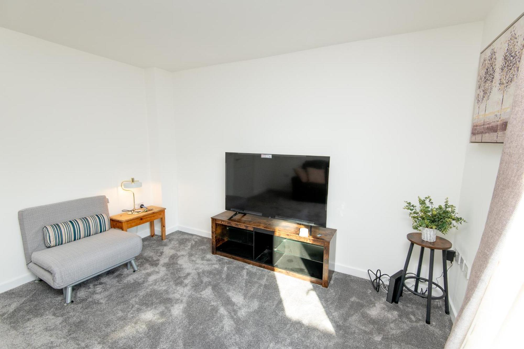 Cityside Deluxe - 3 Bedroom House Great For Family With Free Parking & Garden