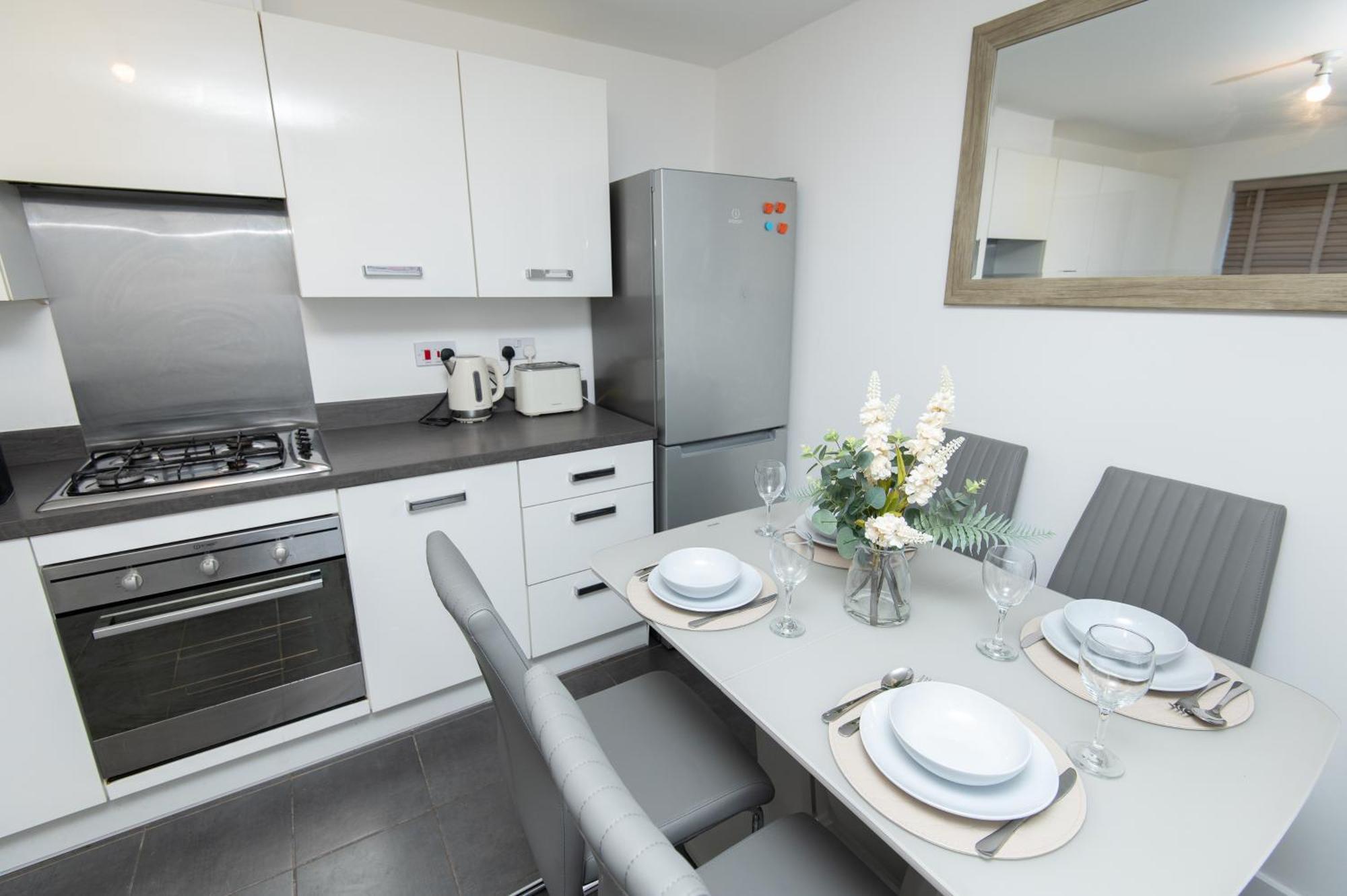 Apartment Cityside Deluxe - 3 Bedroom House Great For Family With Free Parking & Garden *