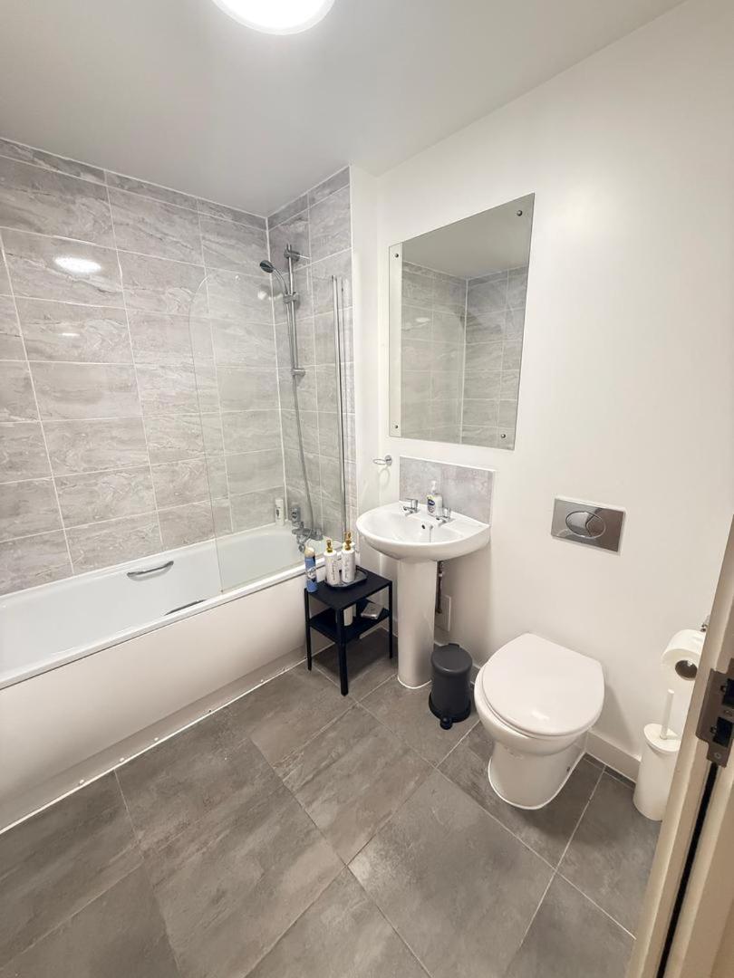 Escape To Modern 2br In Centre!