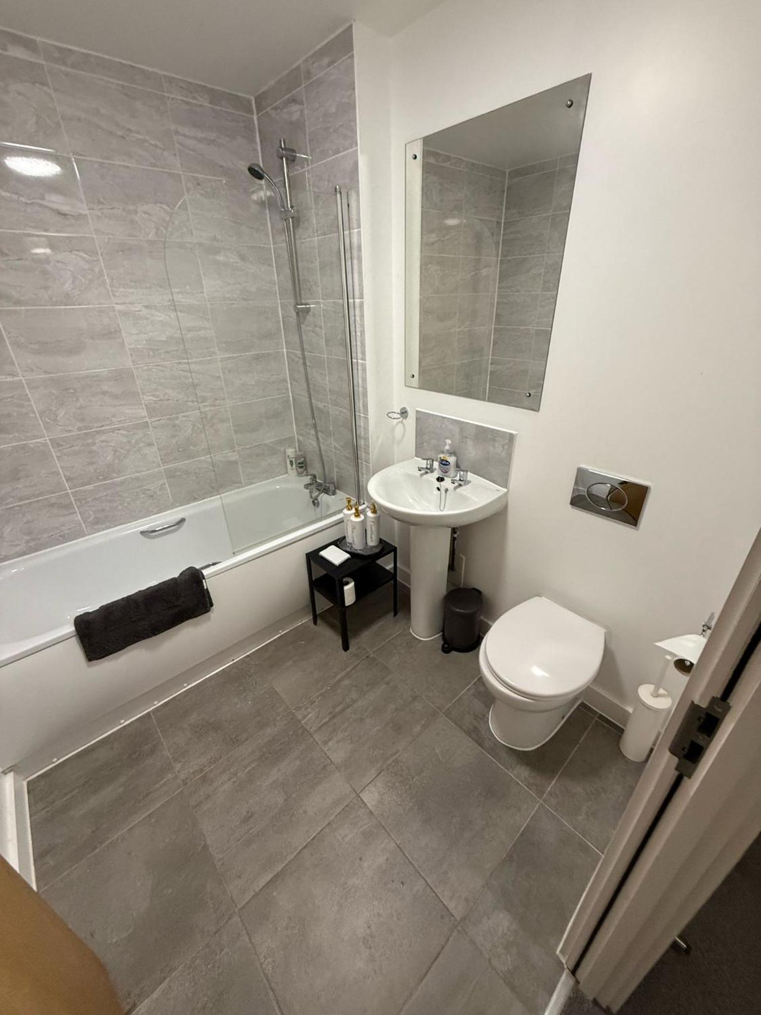 Escape To Modern 2br In Centre!