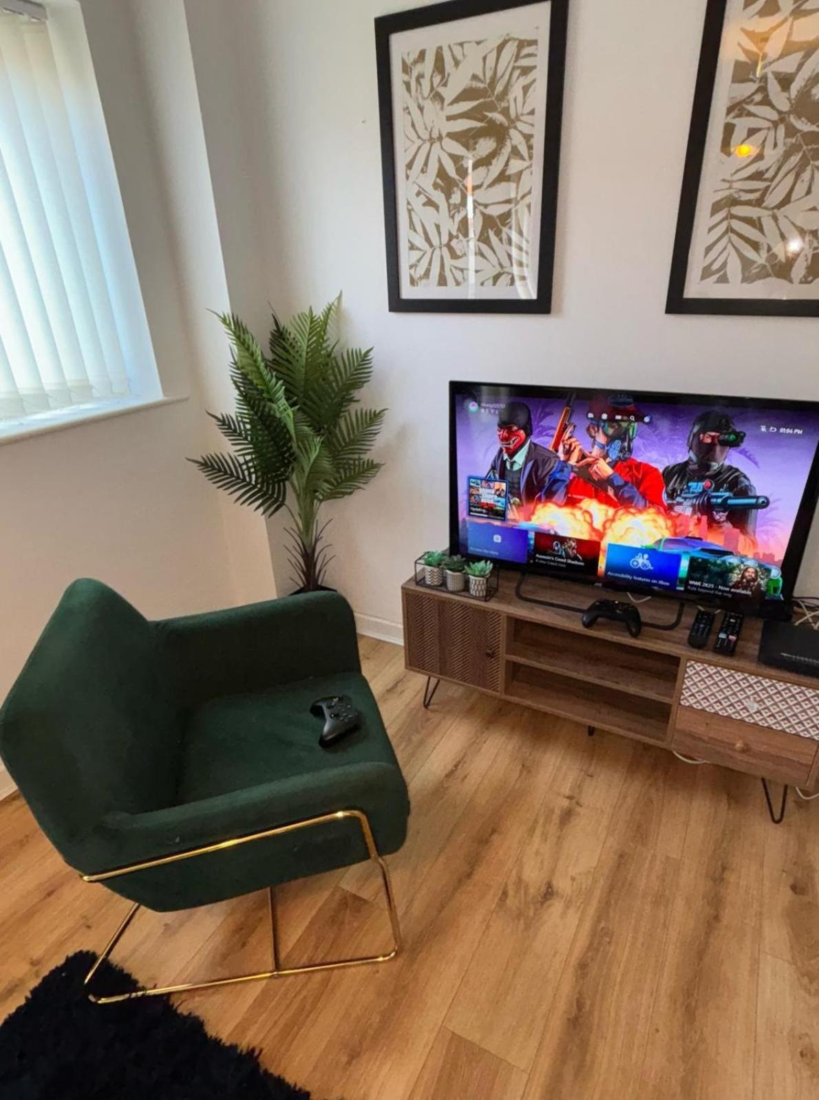 Sleek And Stylish 3 Bed In - Parking Holiday home Manchester