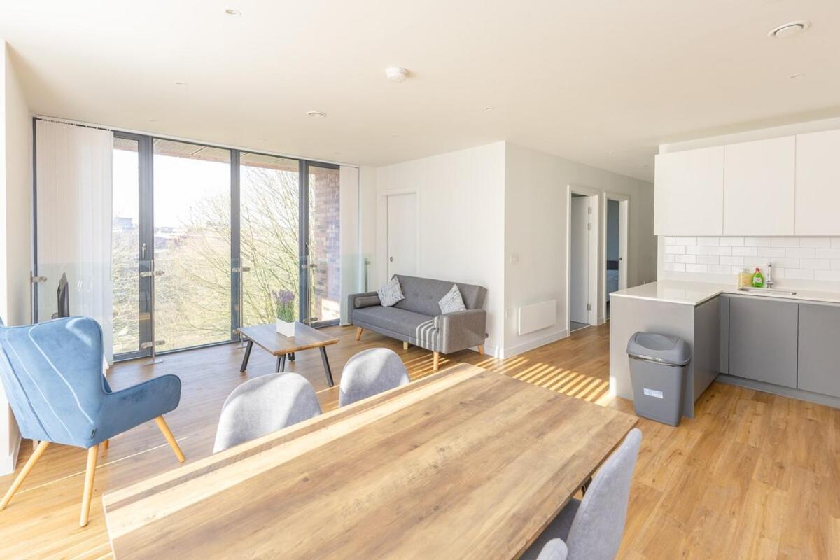 Park View 3 Bed Ensuite Only 5 Min Walk To Arndale Apartment *