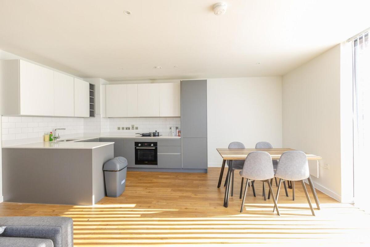Apartment Park View 3 Bed Ensuite Only 5 Min Walk To Arndale *
