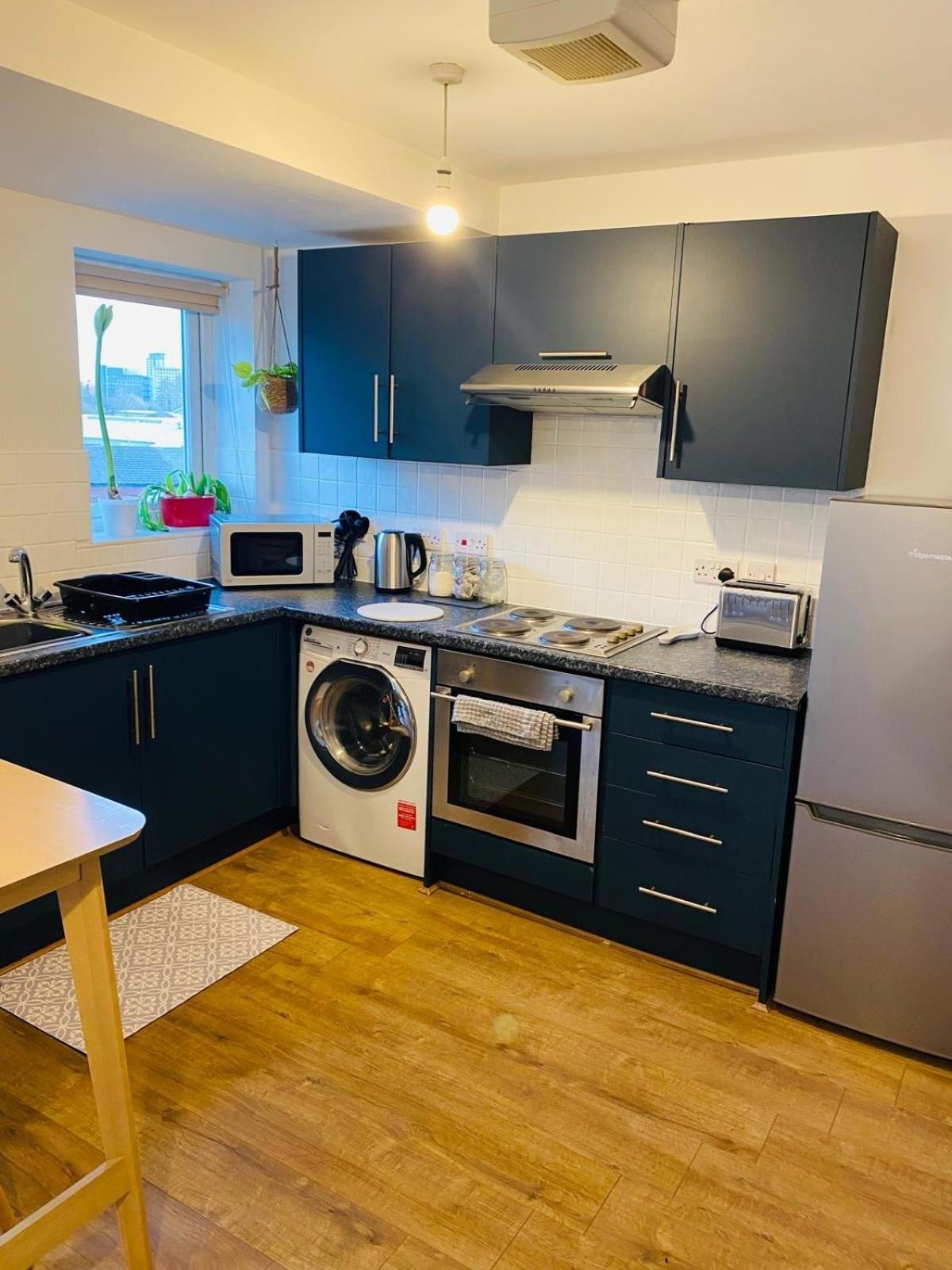 Cool, Calm & Connected Apartment Manchester