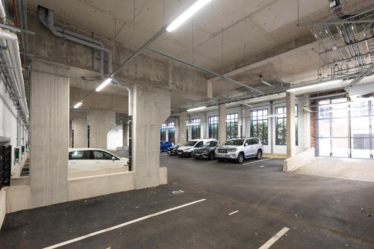 Park View 3 Bed Ensuite Only 5 Min Walk To Arndale Apartment *
