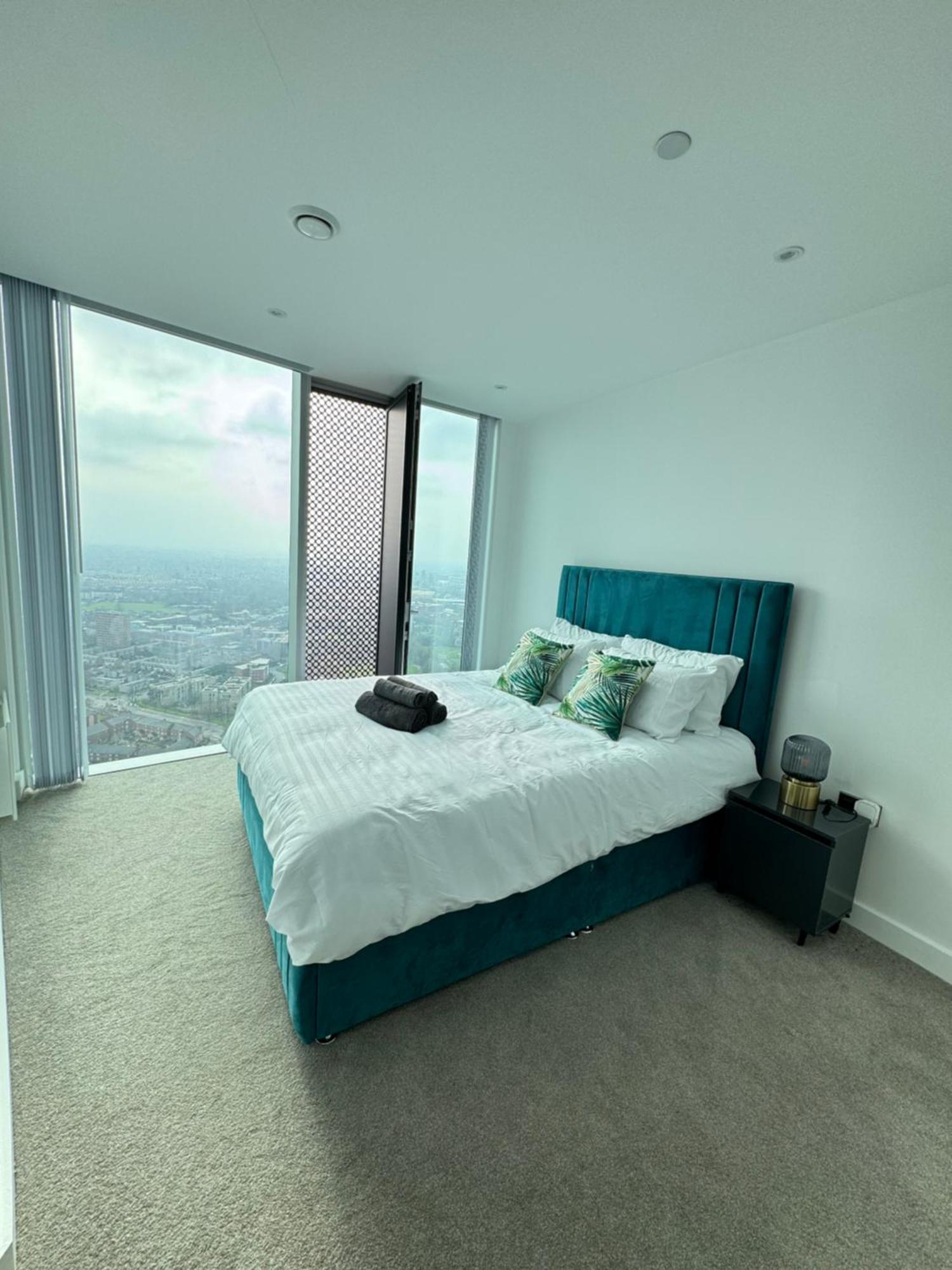 3 Bedroom Penthouse In The City Centre Deansgate New Build High Floor Apartment *