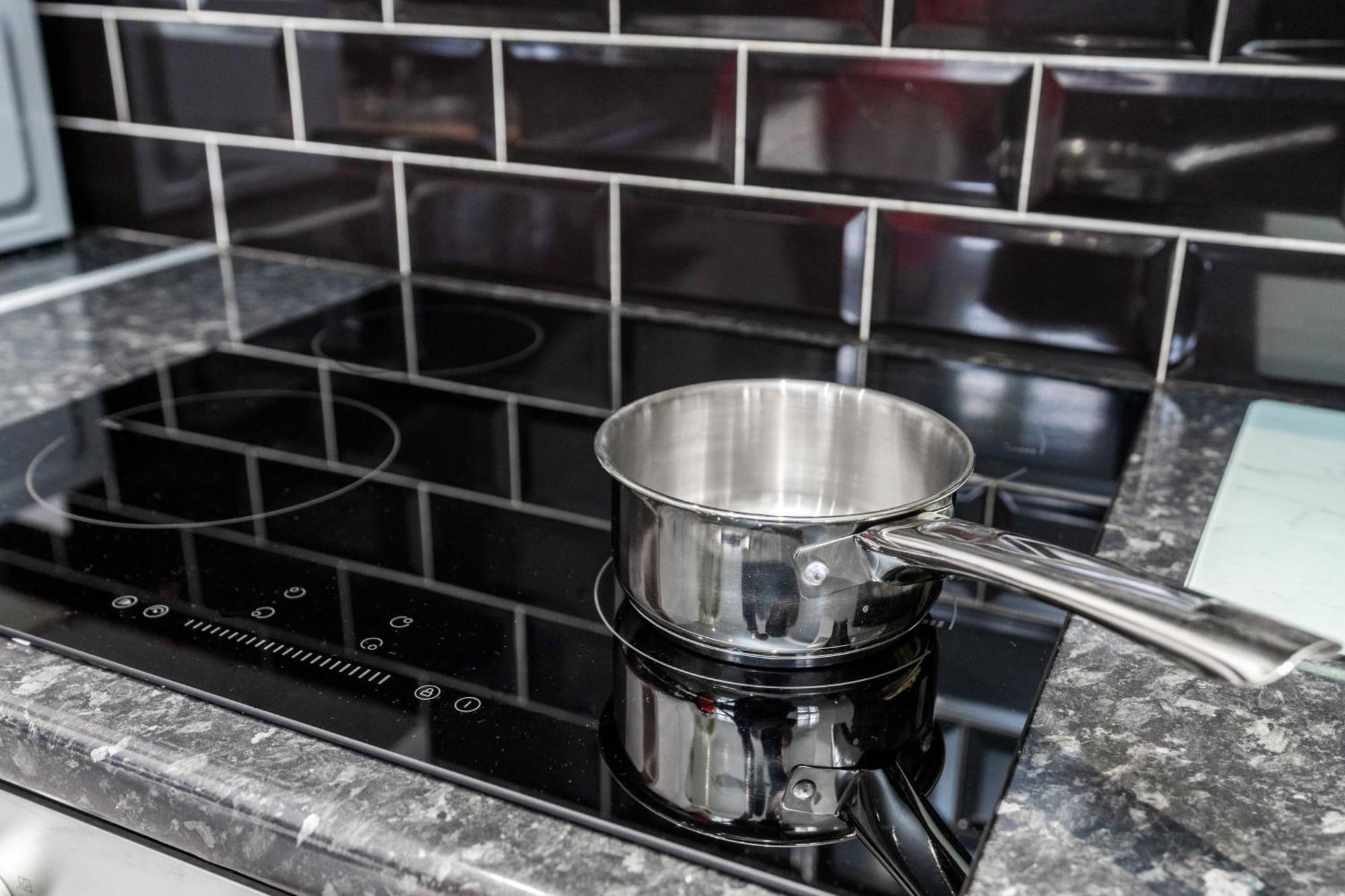 Apartment Cozy 2 Bed - Unlimited Wi-fi - Free Parking - Sleeps 6 - By Old Trafford