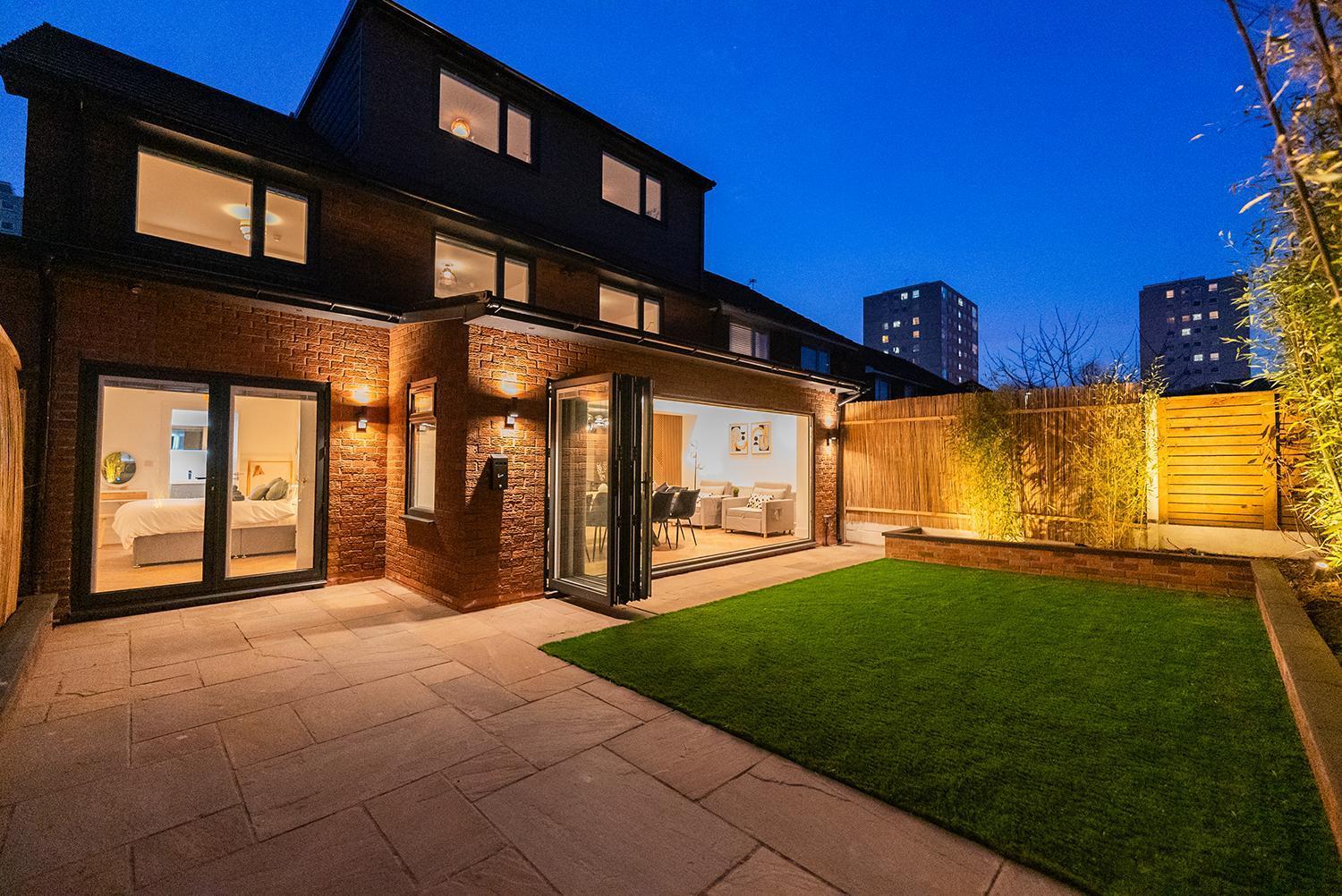Luxury 8 Bed *