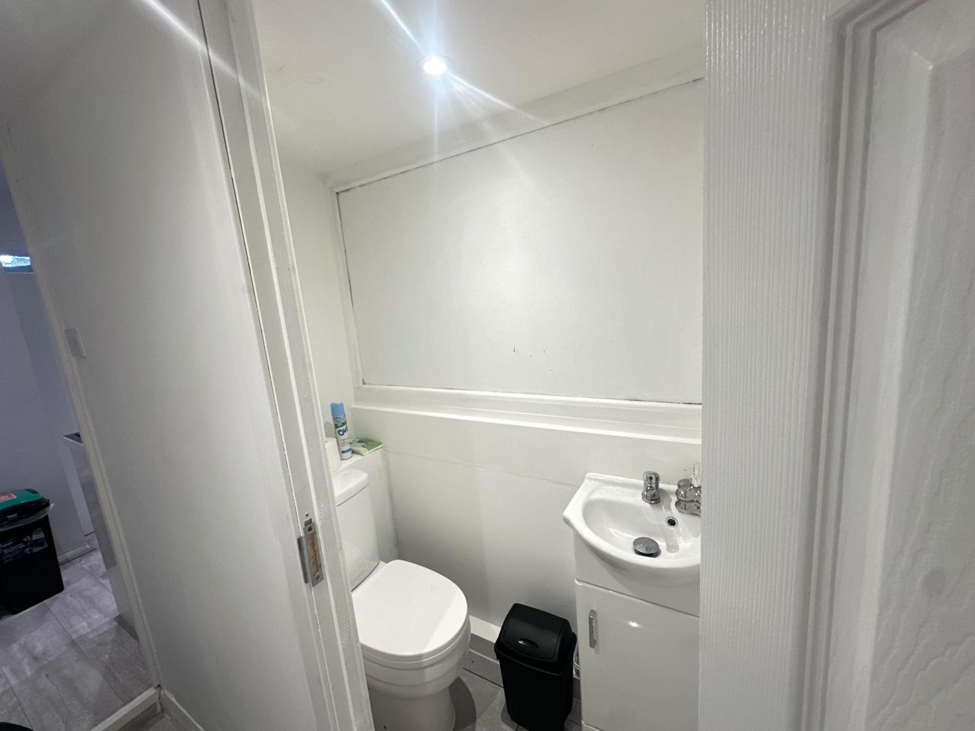 Airport House - Long Near Hospital!