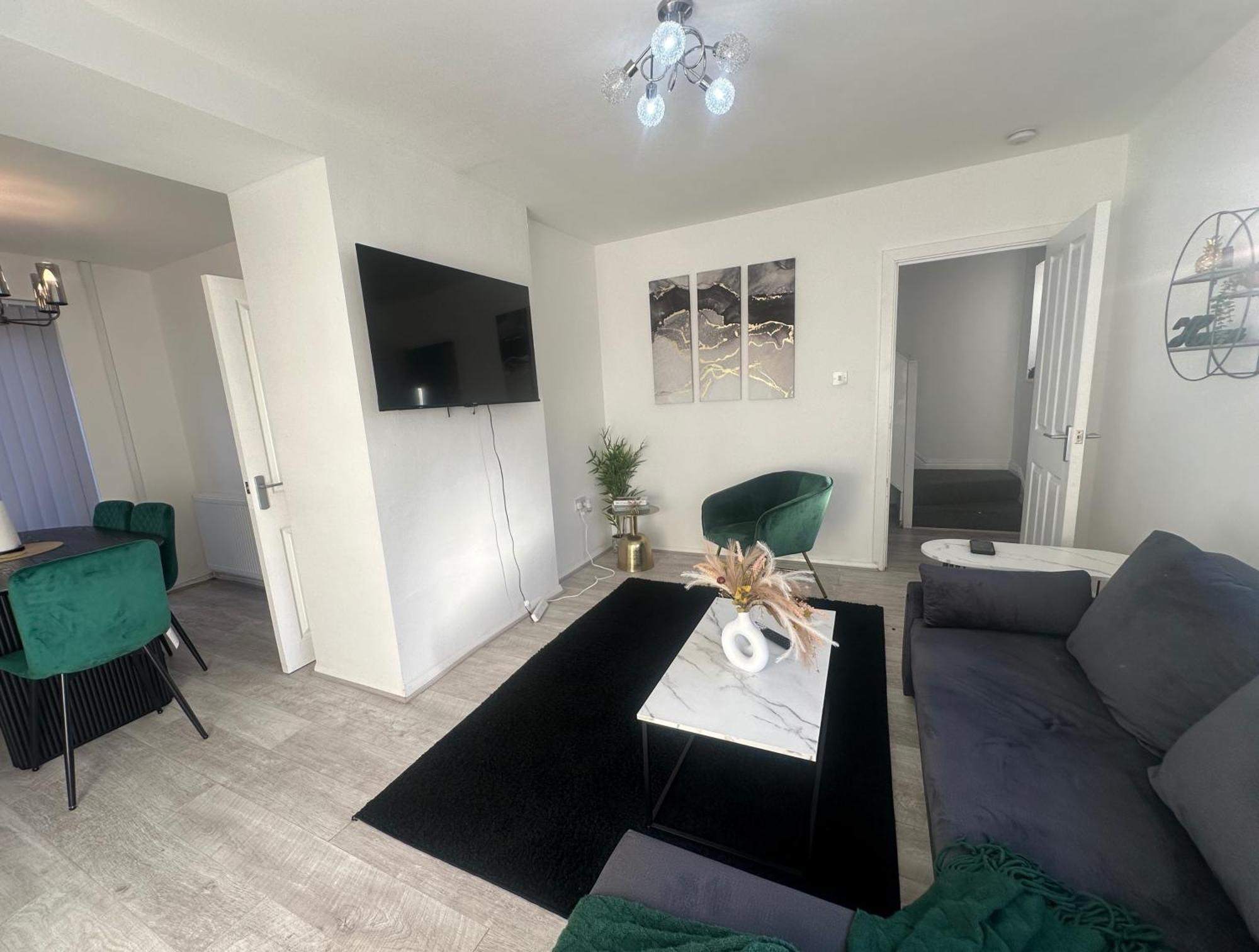Airport House - Long Near Hospital! Holiday home