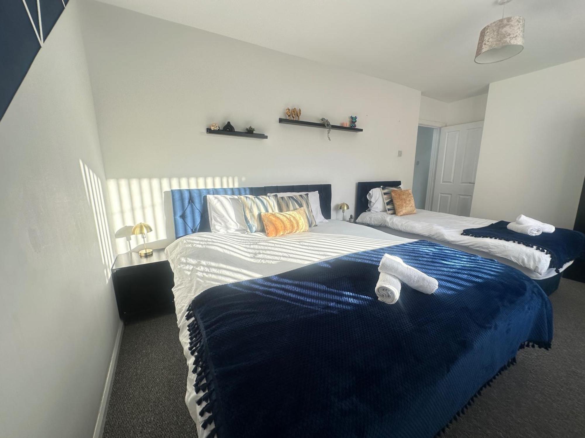 Airport House - Long Near Hospital! *