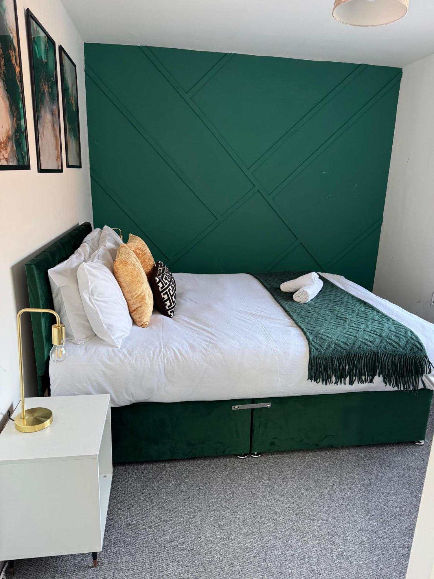 Airport House - Long Near Hospital! Holiday home Manchester