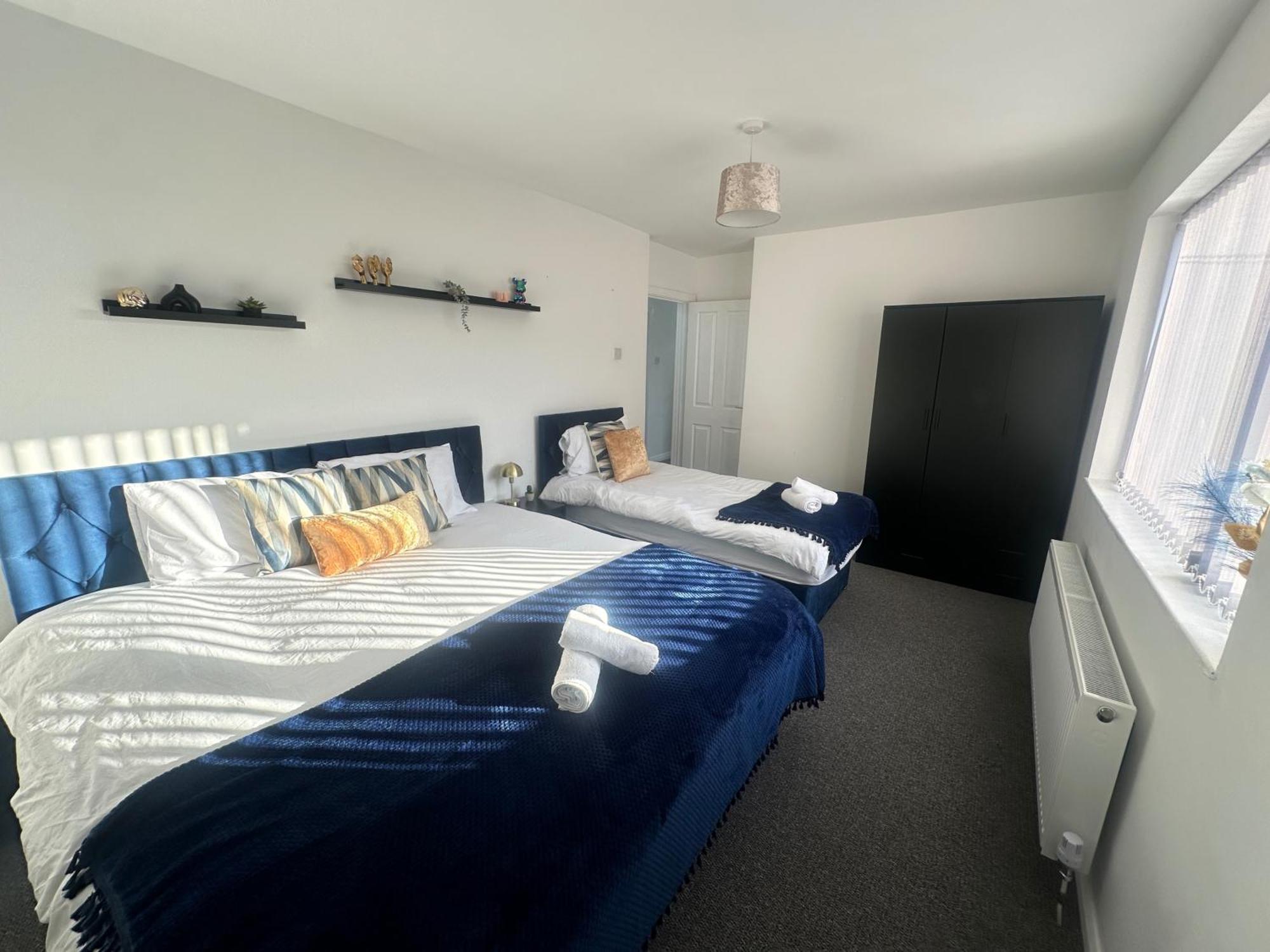 Holiday home Airport House - Long Near Hospital!