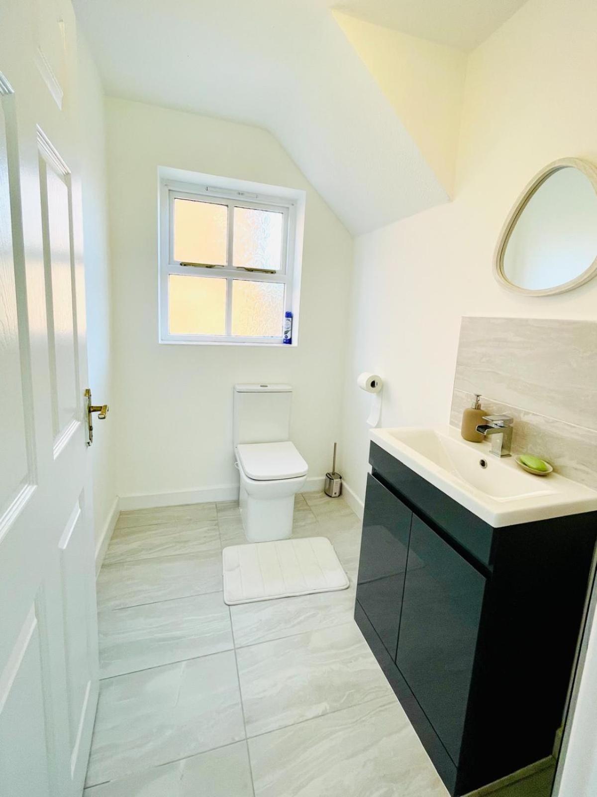 Apartment Modern 3 Bedroom Flat Near & Hulme Park