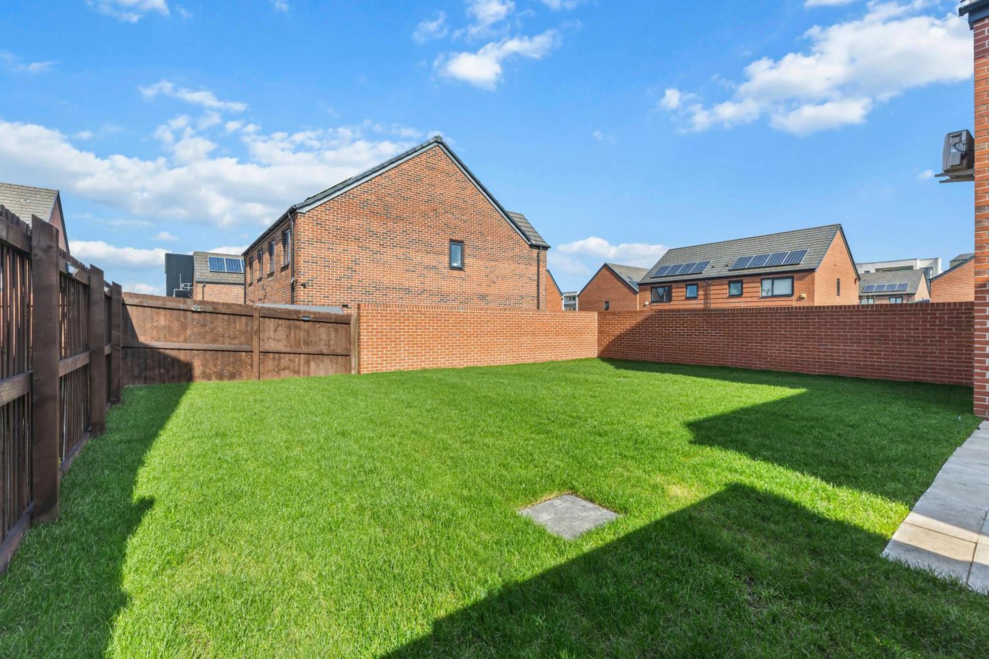 Holiday home Large Family House With Free Parking - 3 Bedrooms 6 Beds *