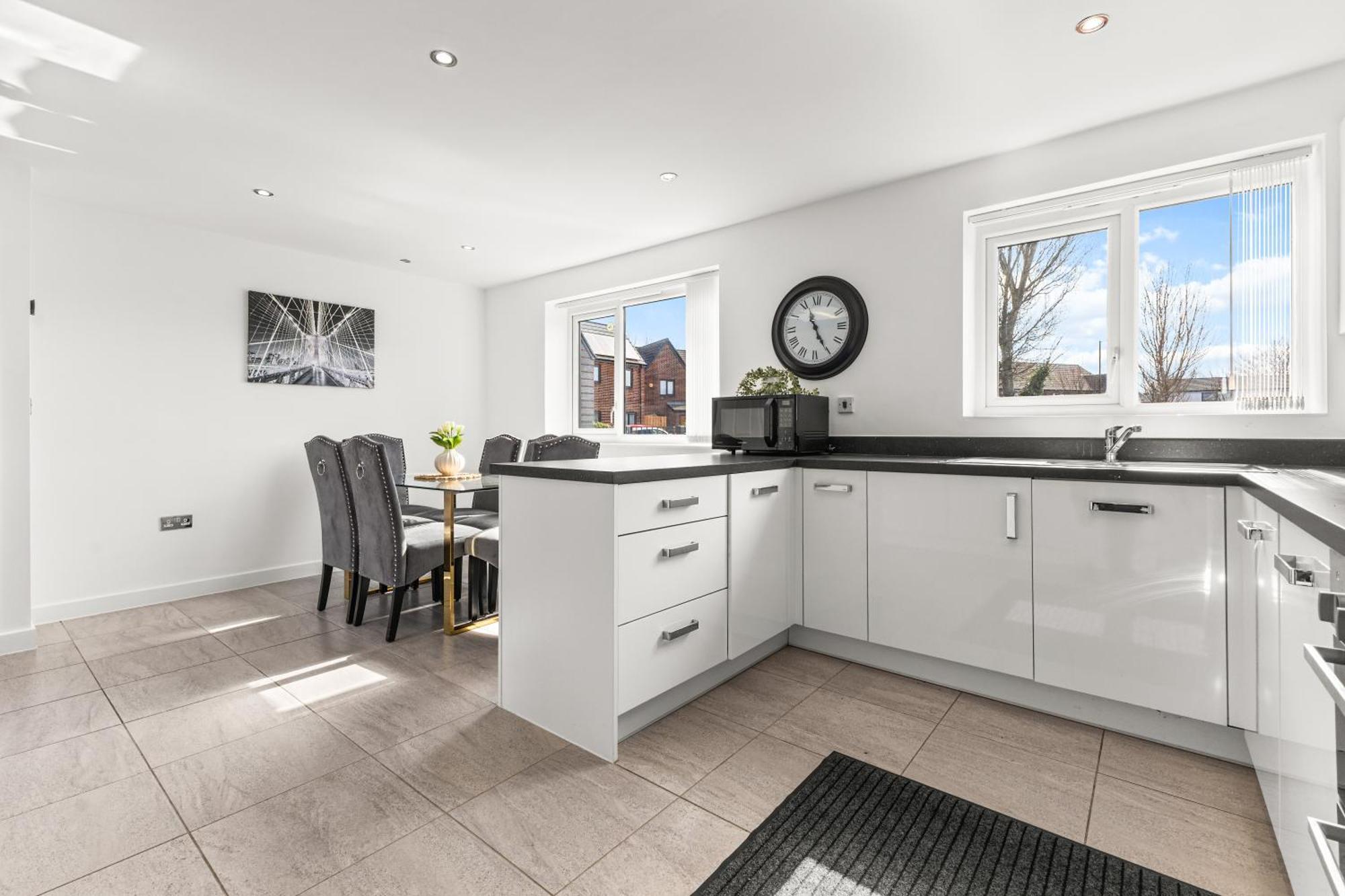Large Family House With Free Parking - 3 Bedrooms 6 Beds Manchester