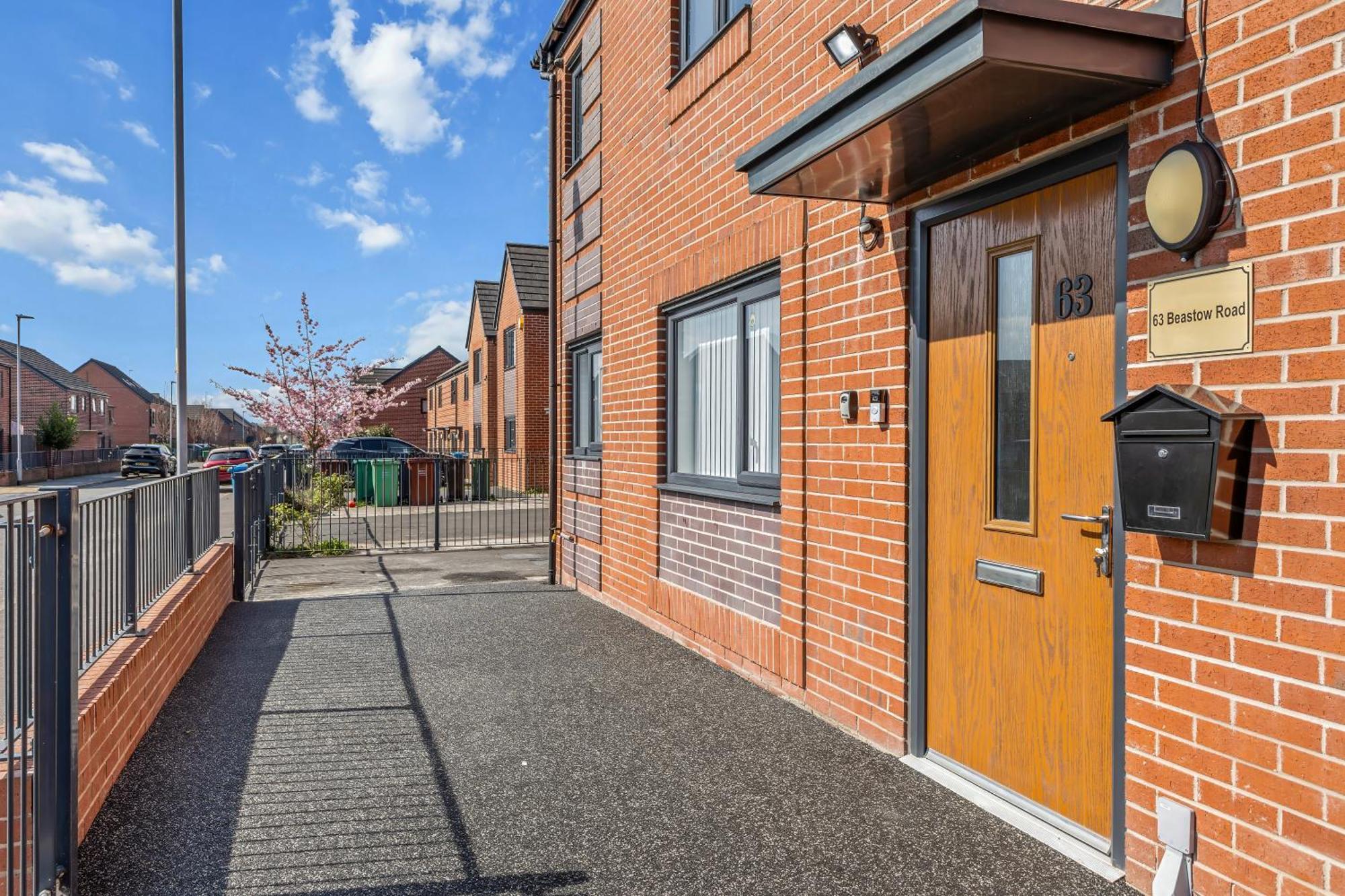 Large Family House With Free Parking - 3 Bedrooms 6 Beds * Manchester