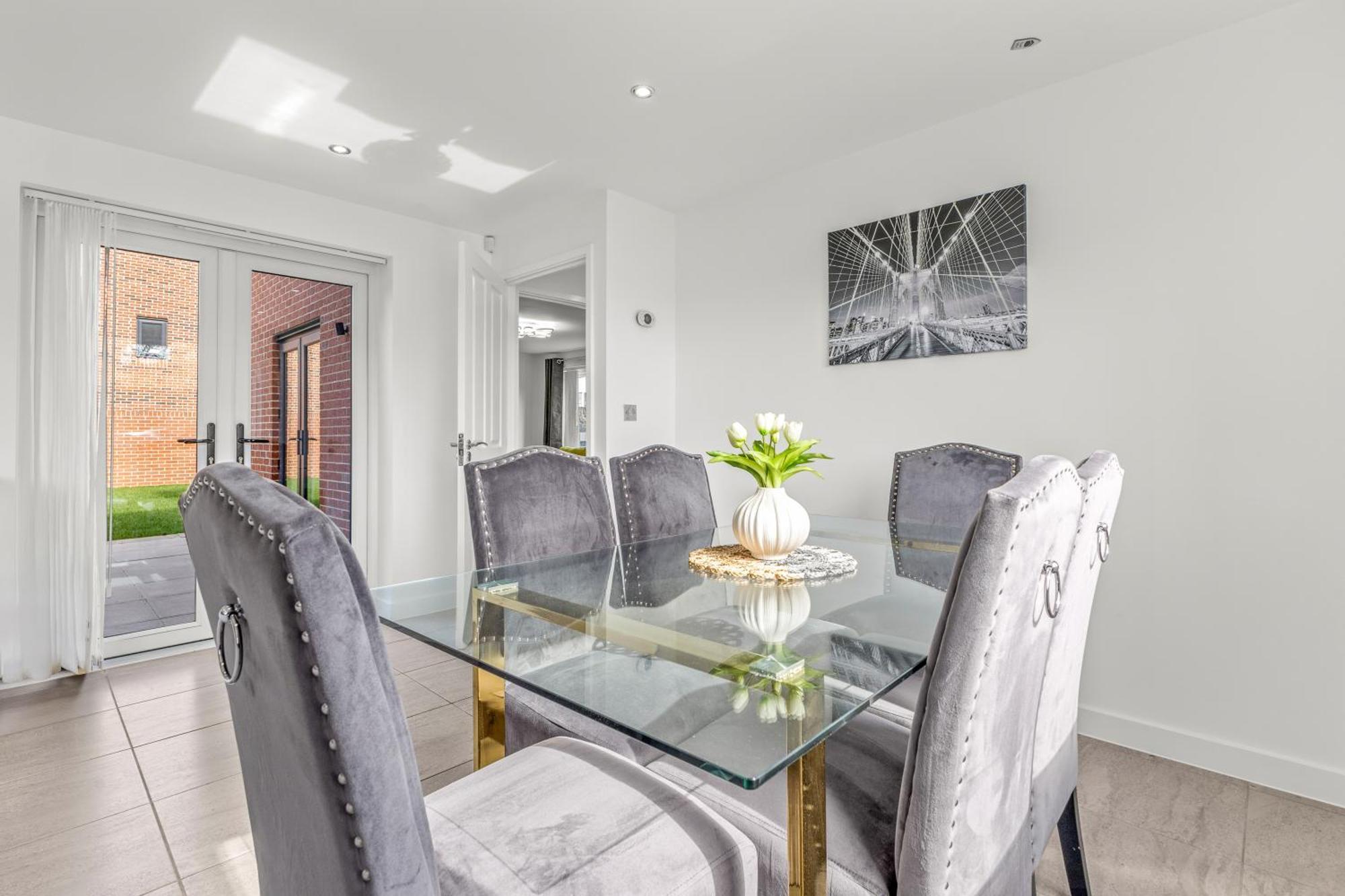 Holiday home Large Family House With Free Parking - 3 Bedrooms 6 Beds Manchester