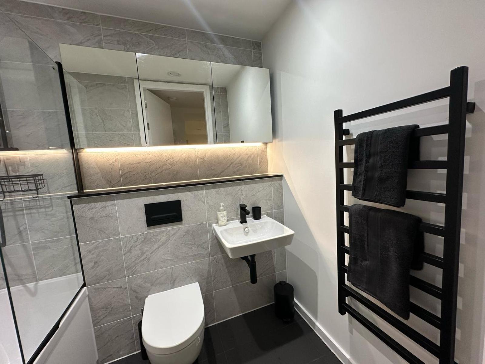 Apartment Luxury 1 Bed Near Victoria *