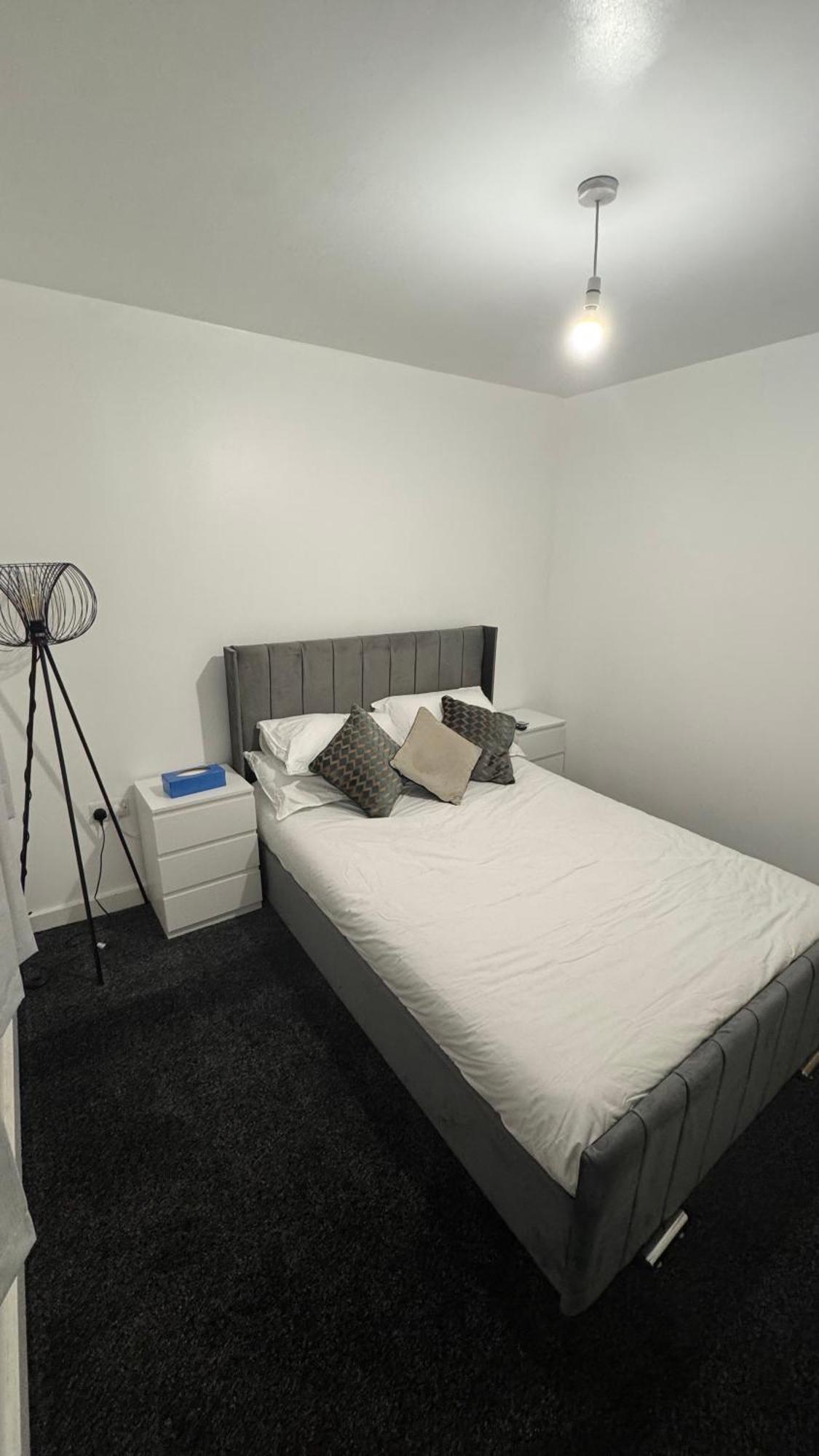 Luxury 1 Bedroom Apartment, Center With Balcony