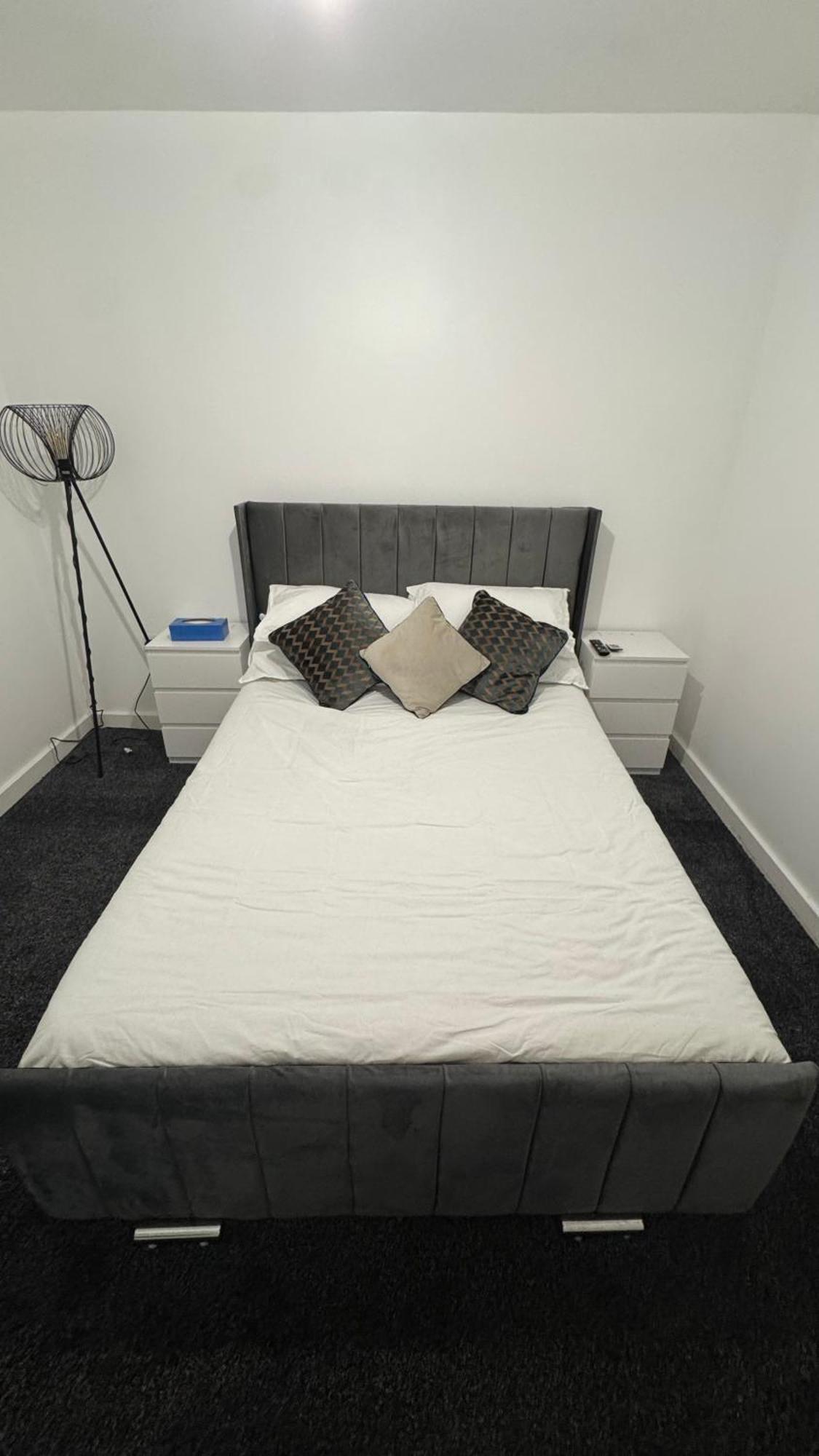 Luxury 1 Bedroom Apartment, Center With Balcony Apartment