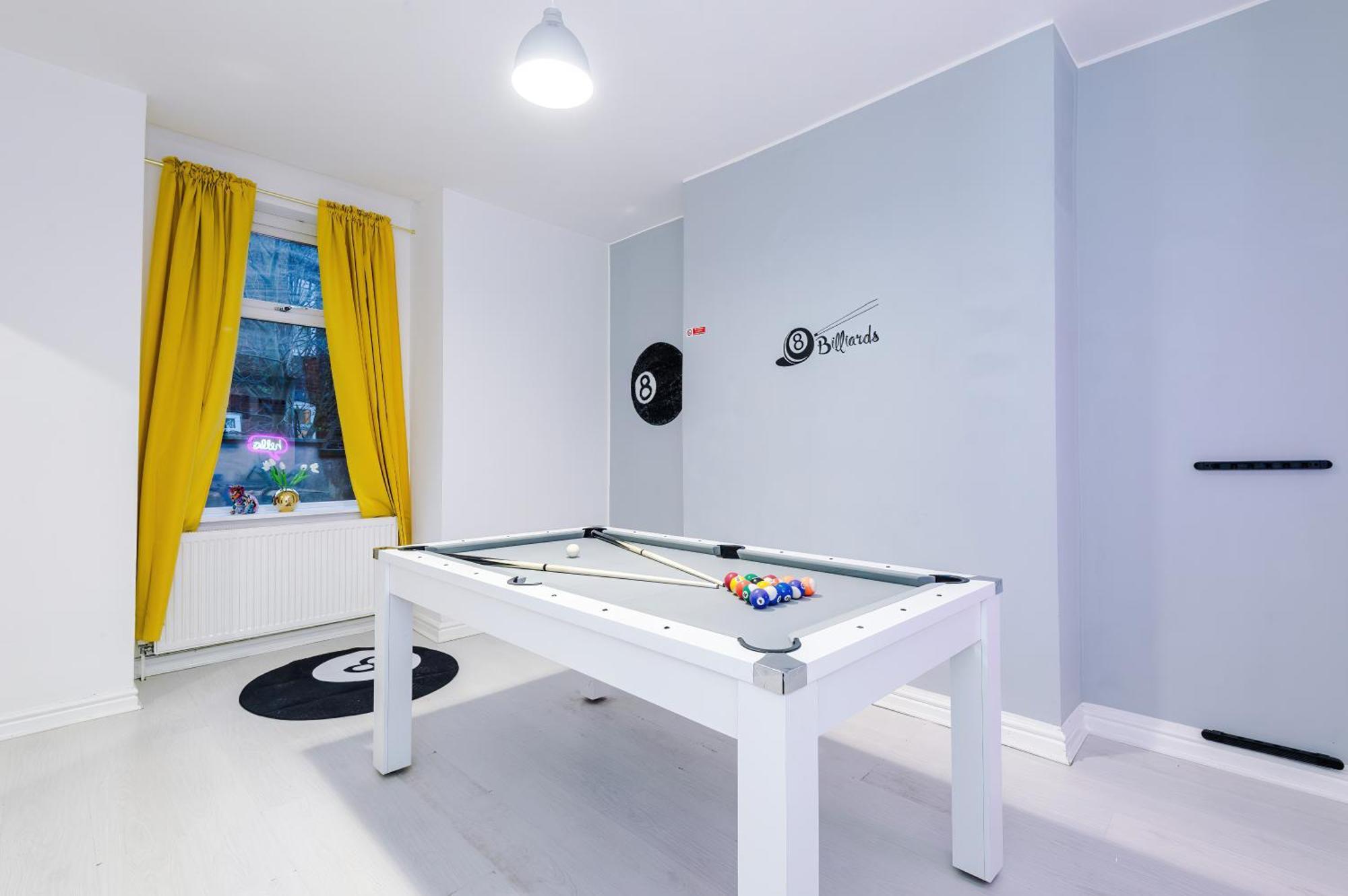Free Parking, Games Room, Sleeps 7,